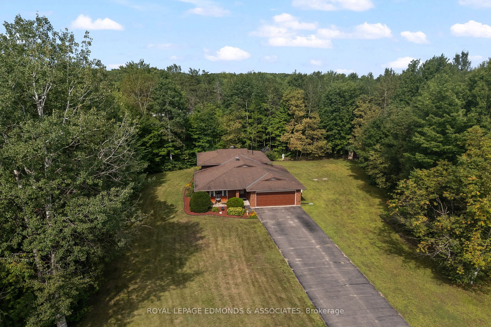 20 Mueller Crescent, Petawawa, ON K8H 3E9