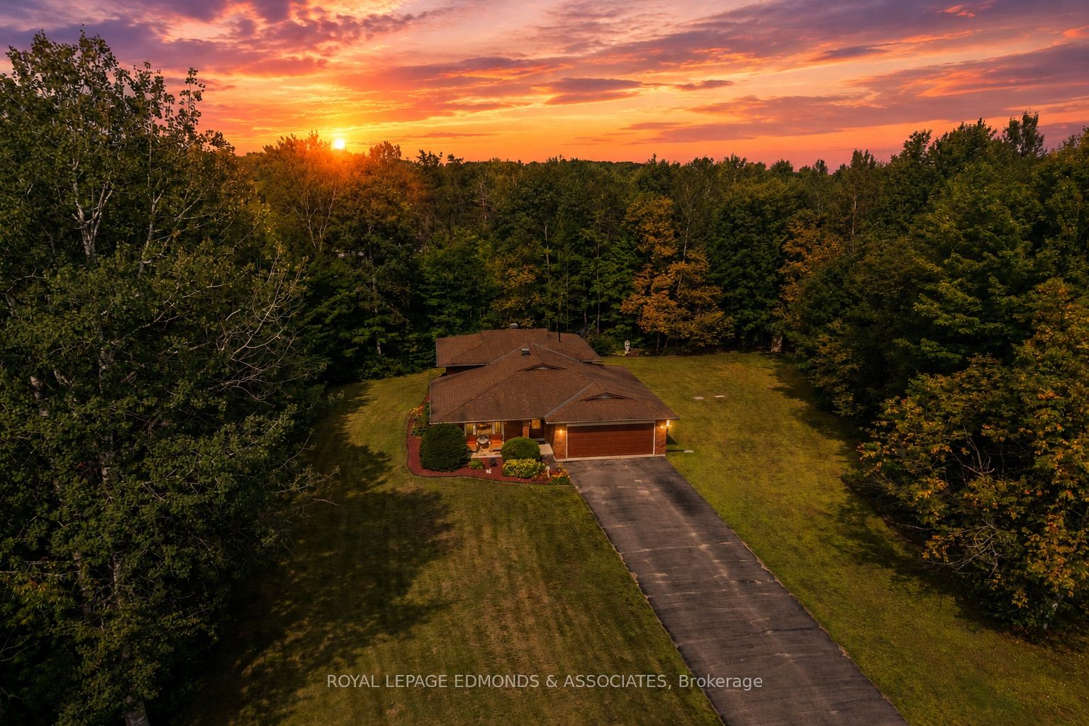20 Mueller Crescent, Petawawa, ON K8H 3E9 photo 2