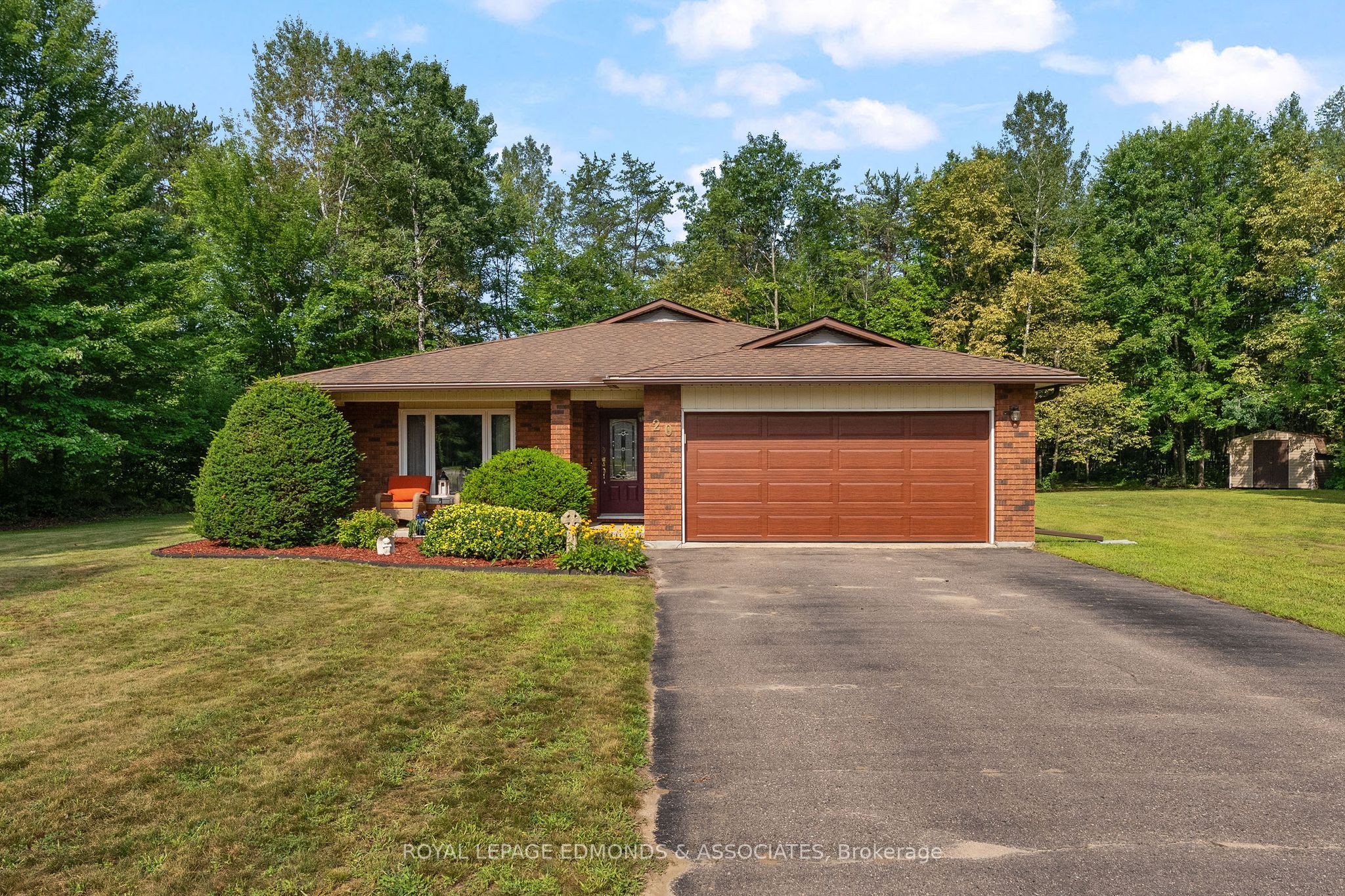 20 Mueller Crescent, Petawawa, ON K8H 3E9 photo 3