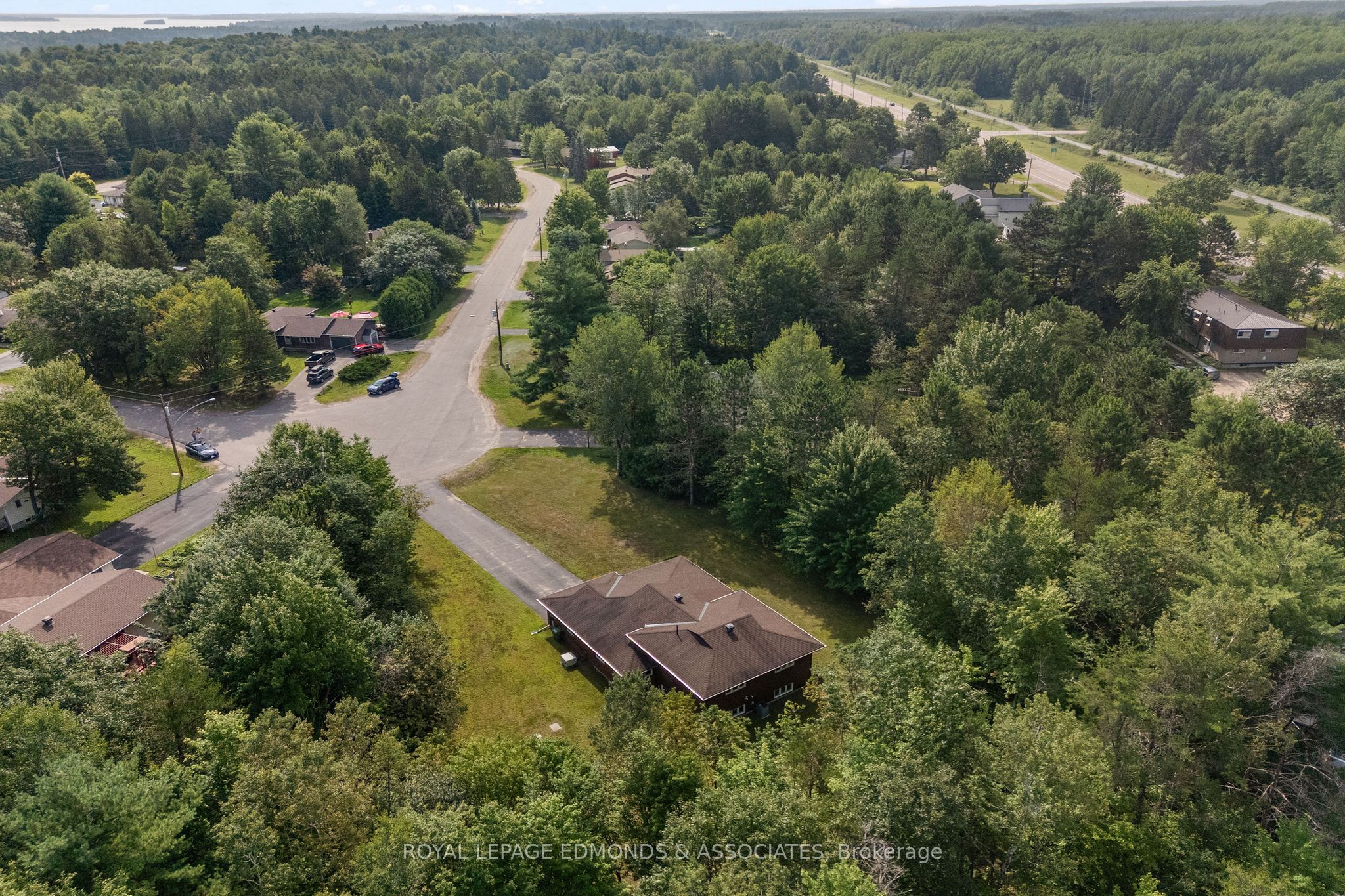 20 Mueller Crescent, Petawawa, ON K8H 3E9 photo 4