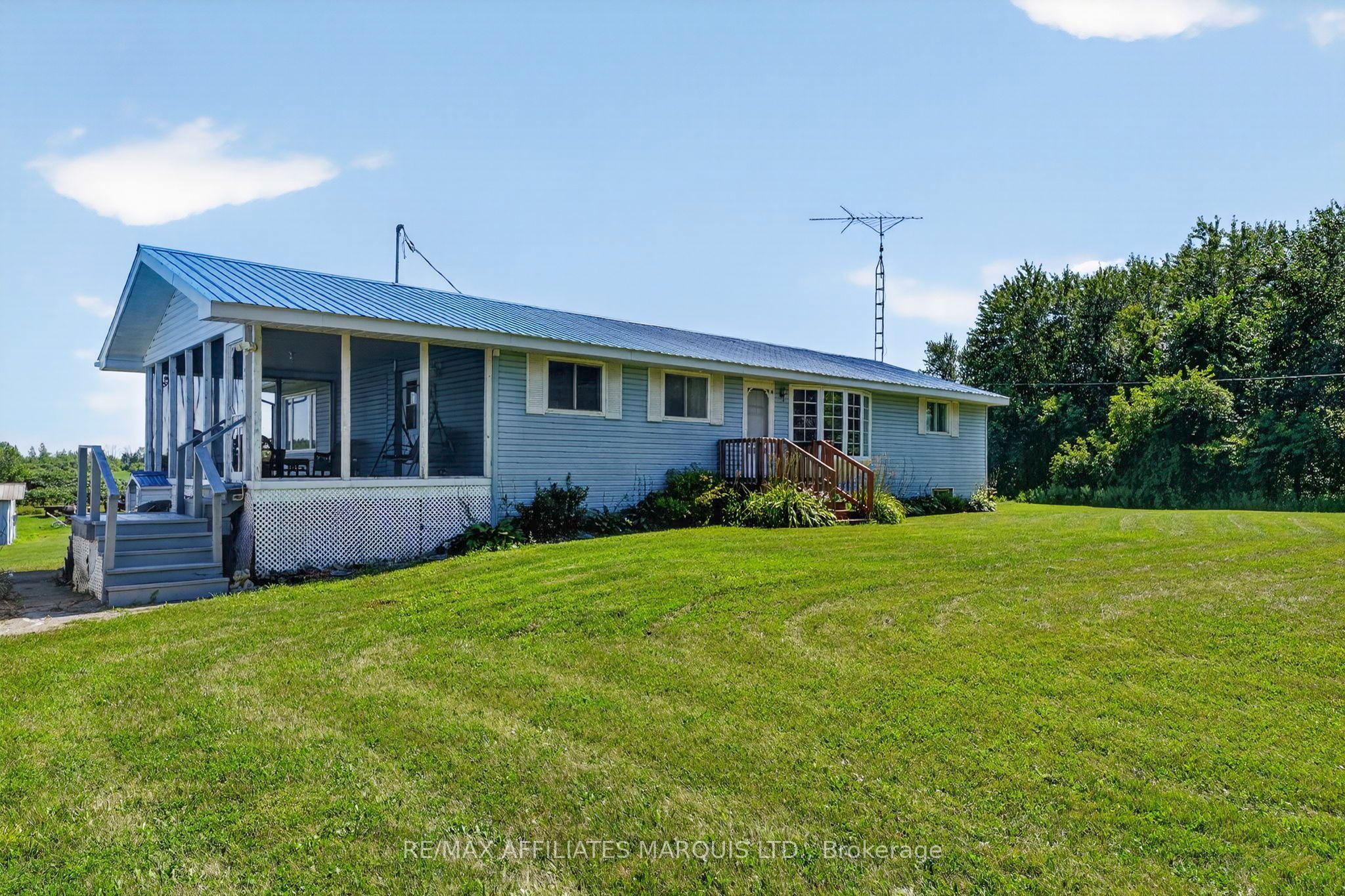 19450 Gore Road, South Glengarry, ON K0C 2E0 photo 2