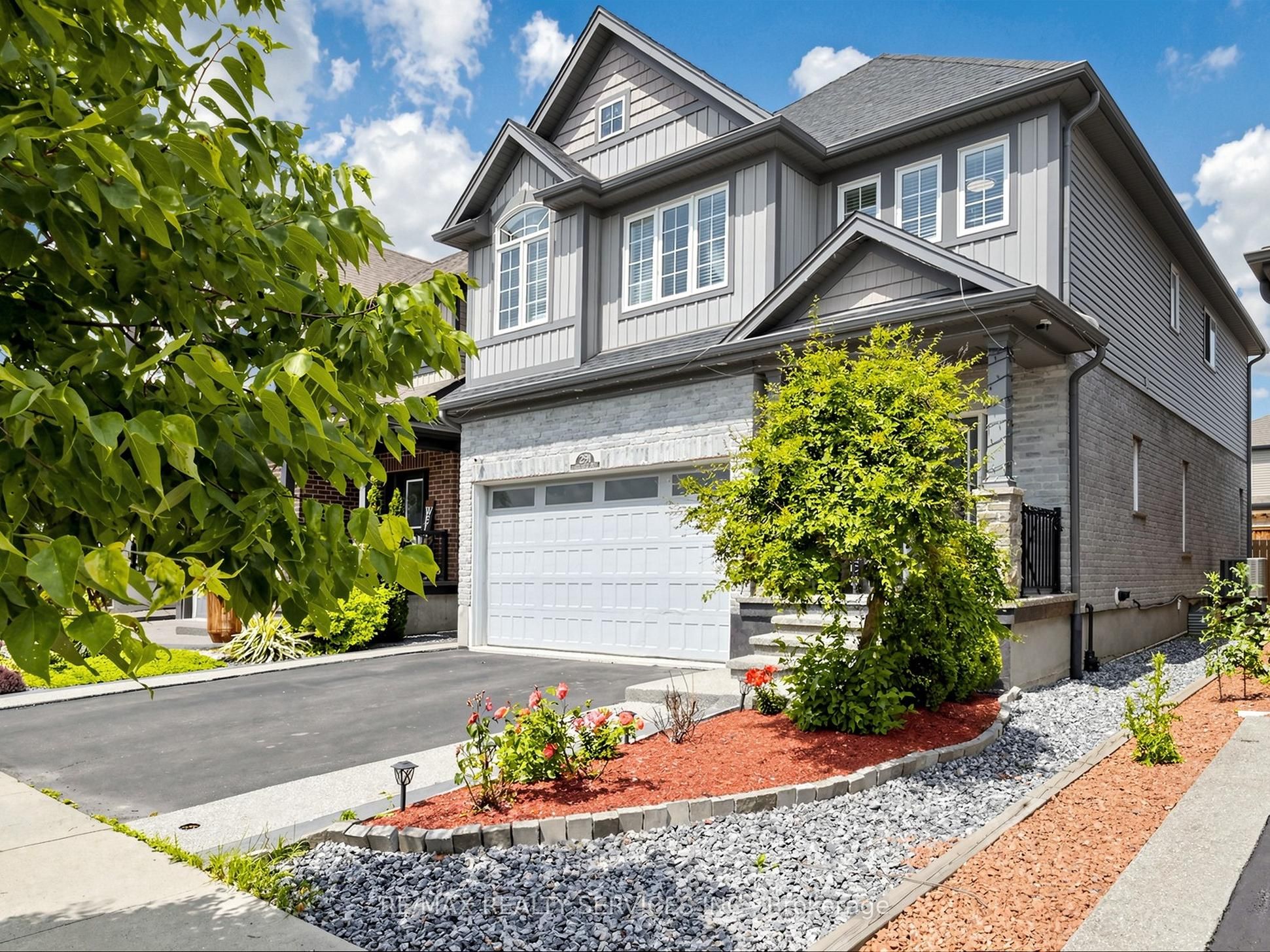 291 Hardcastle Drive, Cambridge, ON N1S 0A9 photo 2