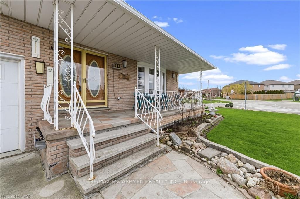 546 Dicenzo Drive, Hamilton, ON L9C 2C3 photo 3