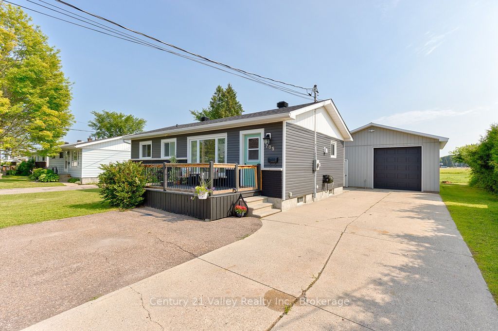 785 Eighth Street, Renfrew, ON K7V 1B5