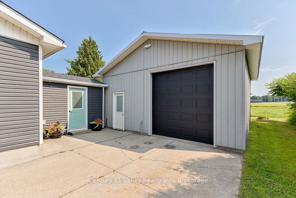 785 Eighth Street, Renfrew, ON K7V 1B5 photo 2