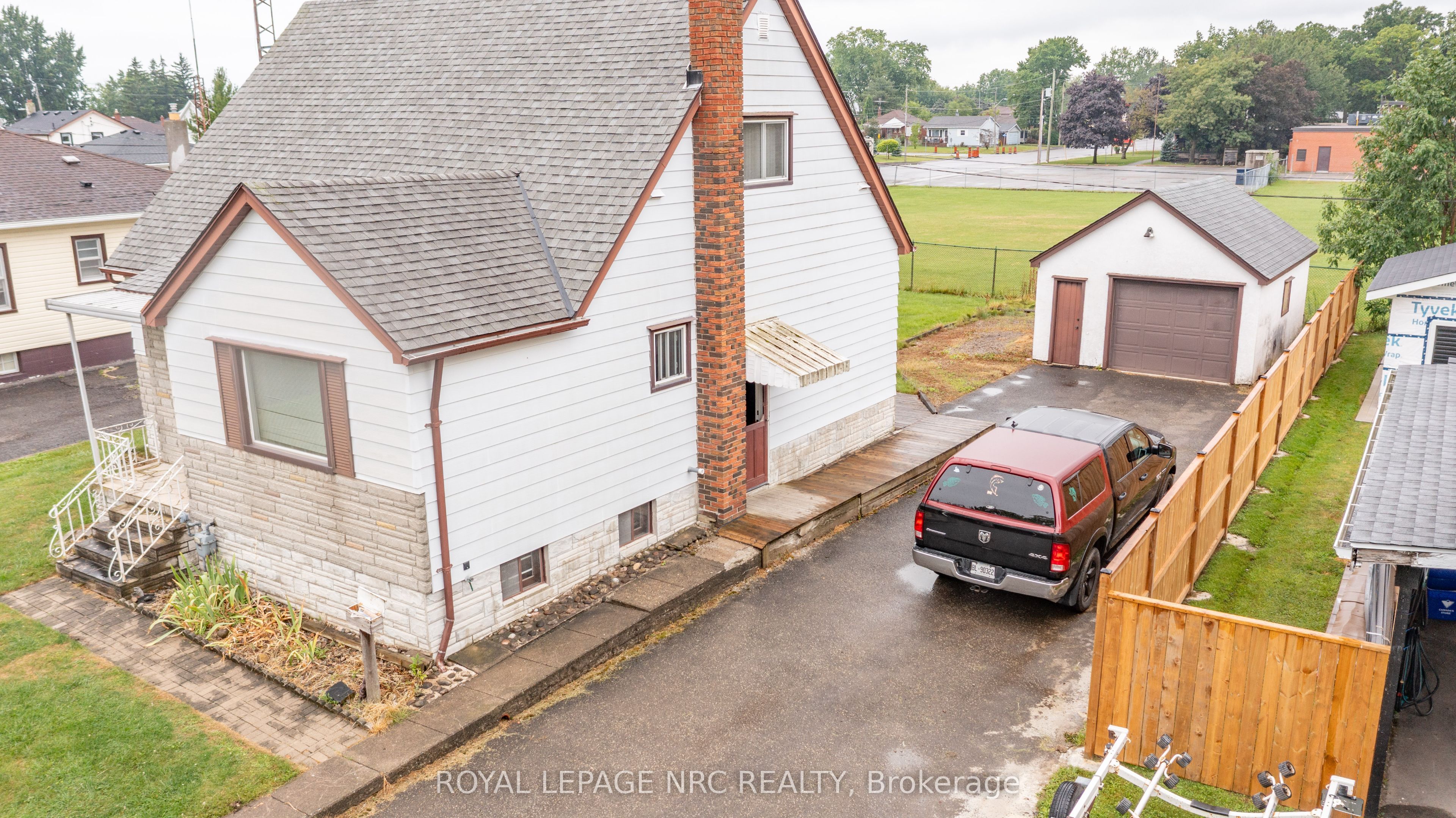 215 Knoll Street, Port Colborne, ON L3K 5B5 photo 3