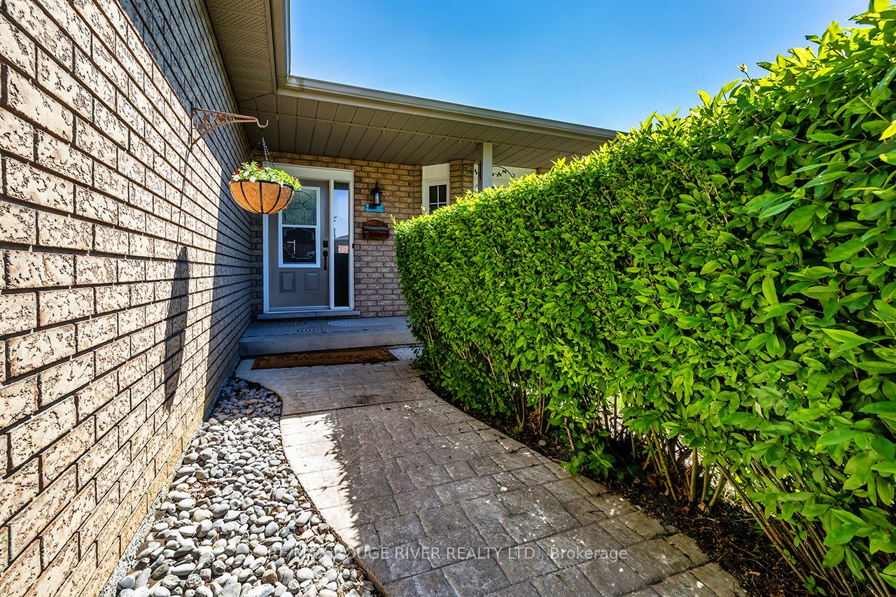 640 Pinewood Drive, Peterborough, ON K9K 1L2 photo 3