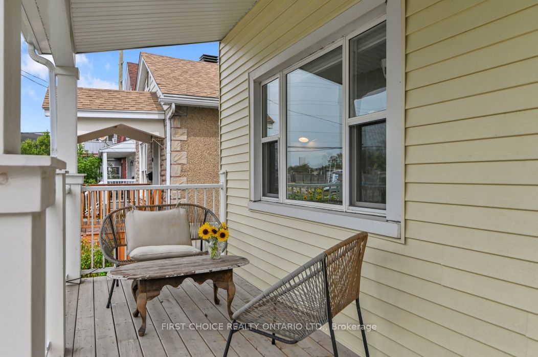 9 Huron Avenue N, Tunneys Pasture and Ottawa West, ON K1Y 0W1 photo 2