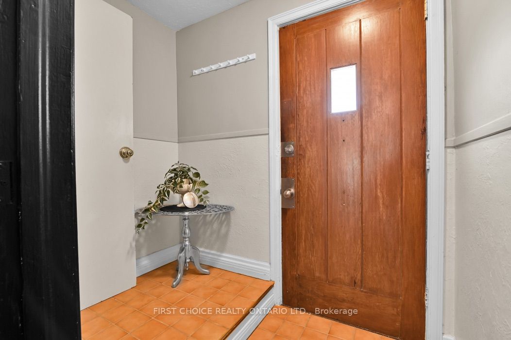 9 Huron Avenue N, Tunneys Pasture and Ottawa West, ON K1Y 0W1 photo 3