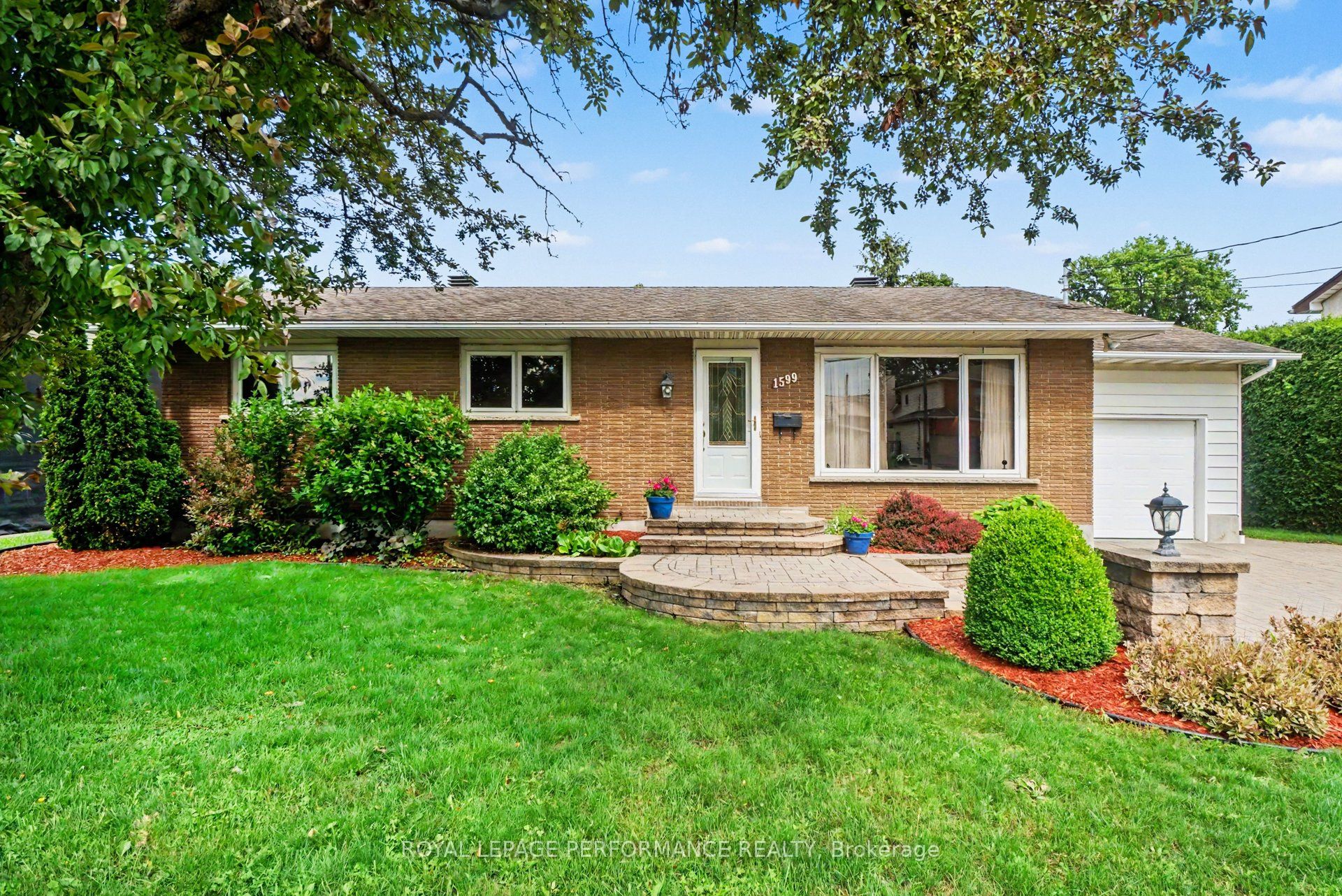 1599 Maxime Street, Cyrville - Carson Grove - Pineview, ON K1B 3K9