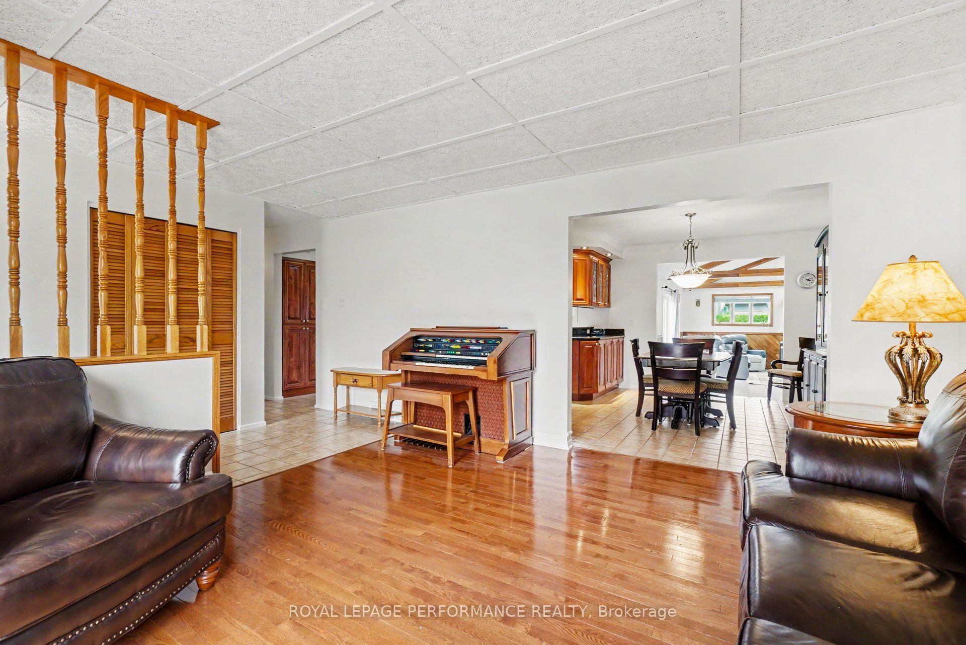1599 Maxime Street, Cyrville - Carson Grove - Pineview, ON K1B 3K9 photo 5
