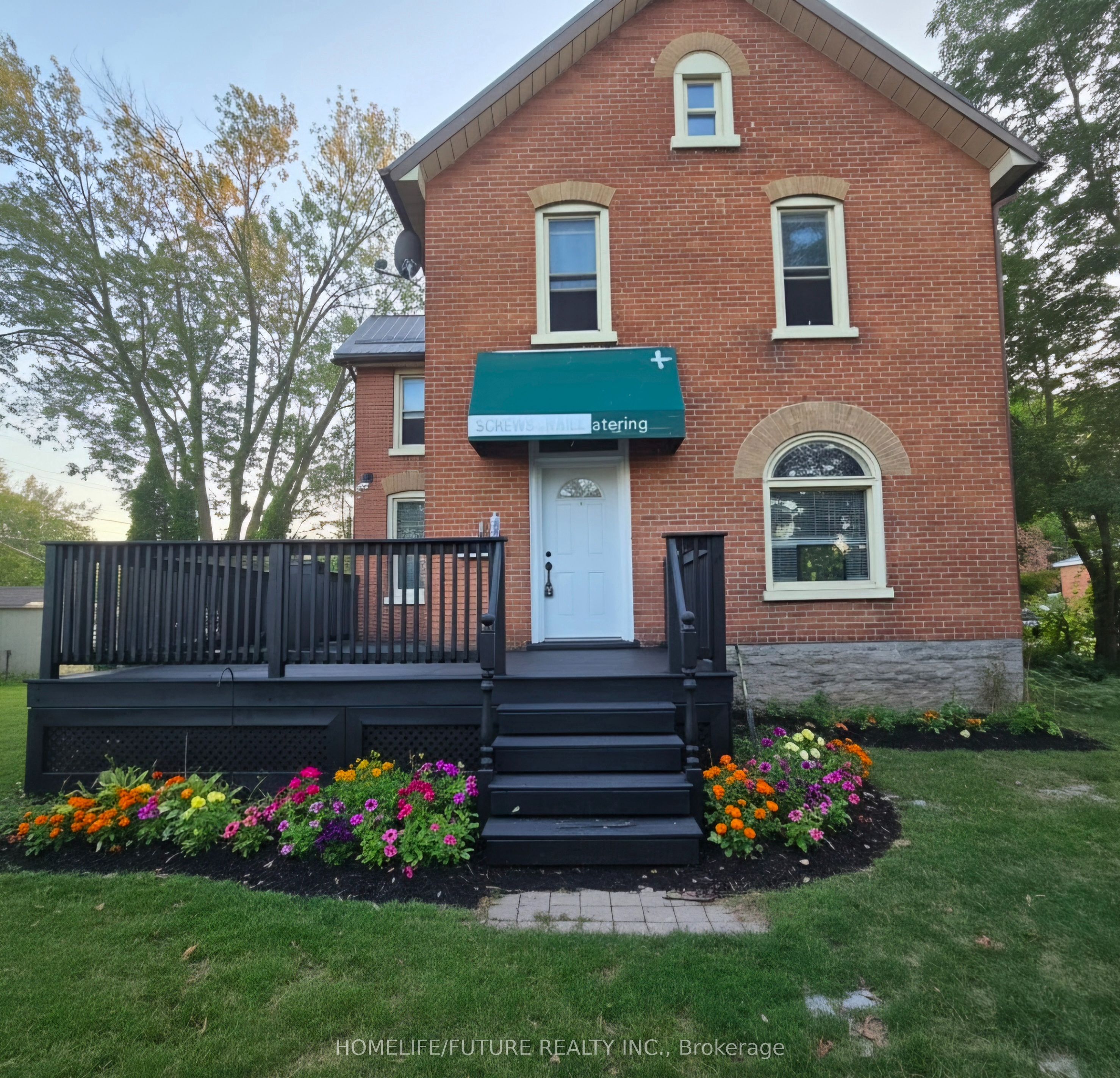 16 Highland Avenue B, Belleville, ON K8P 3R1