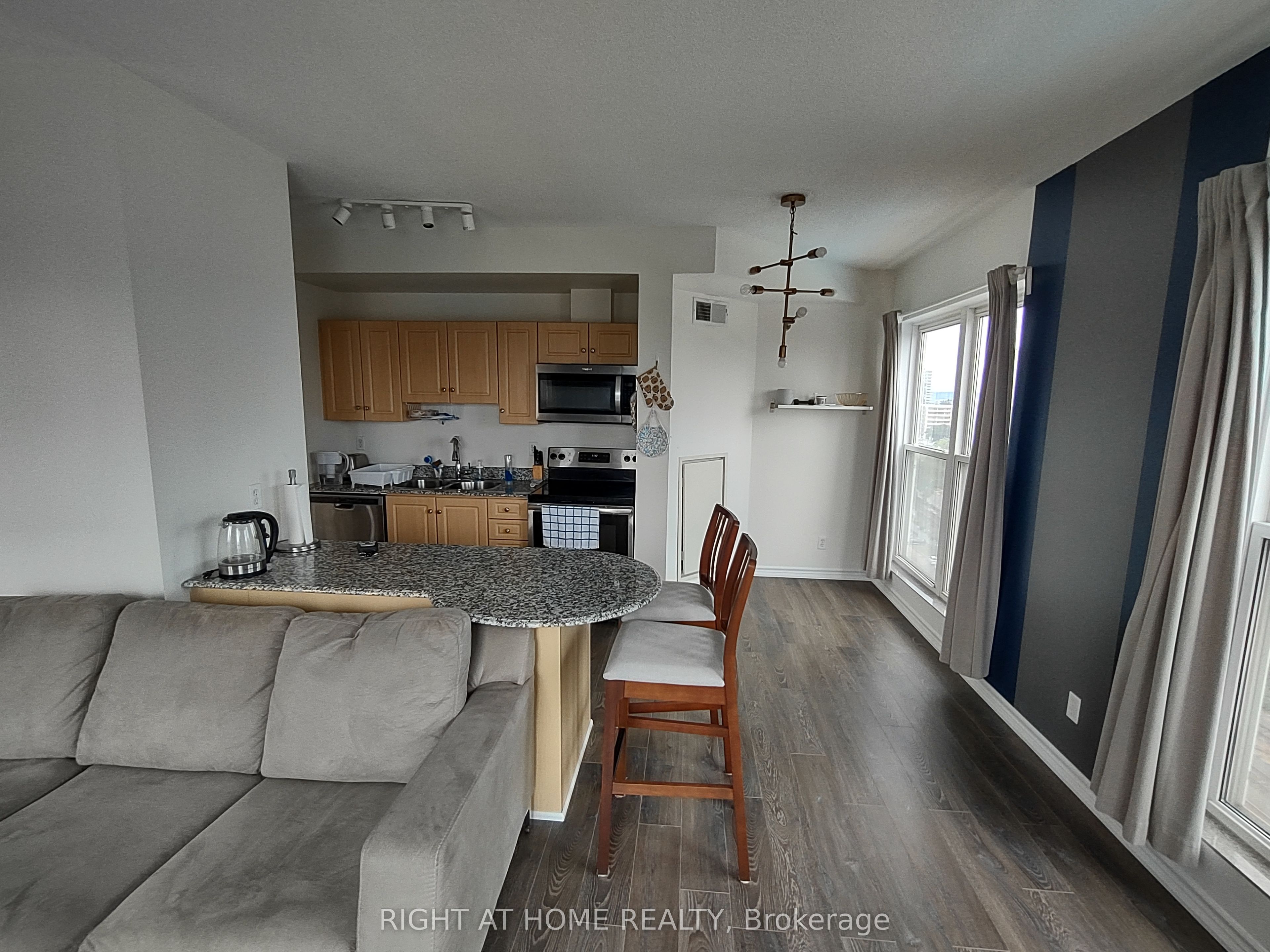 135 James Street S 1102, Hamilton, ON L8P 2Z6 photo 2