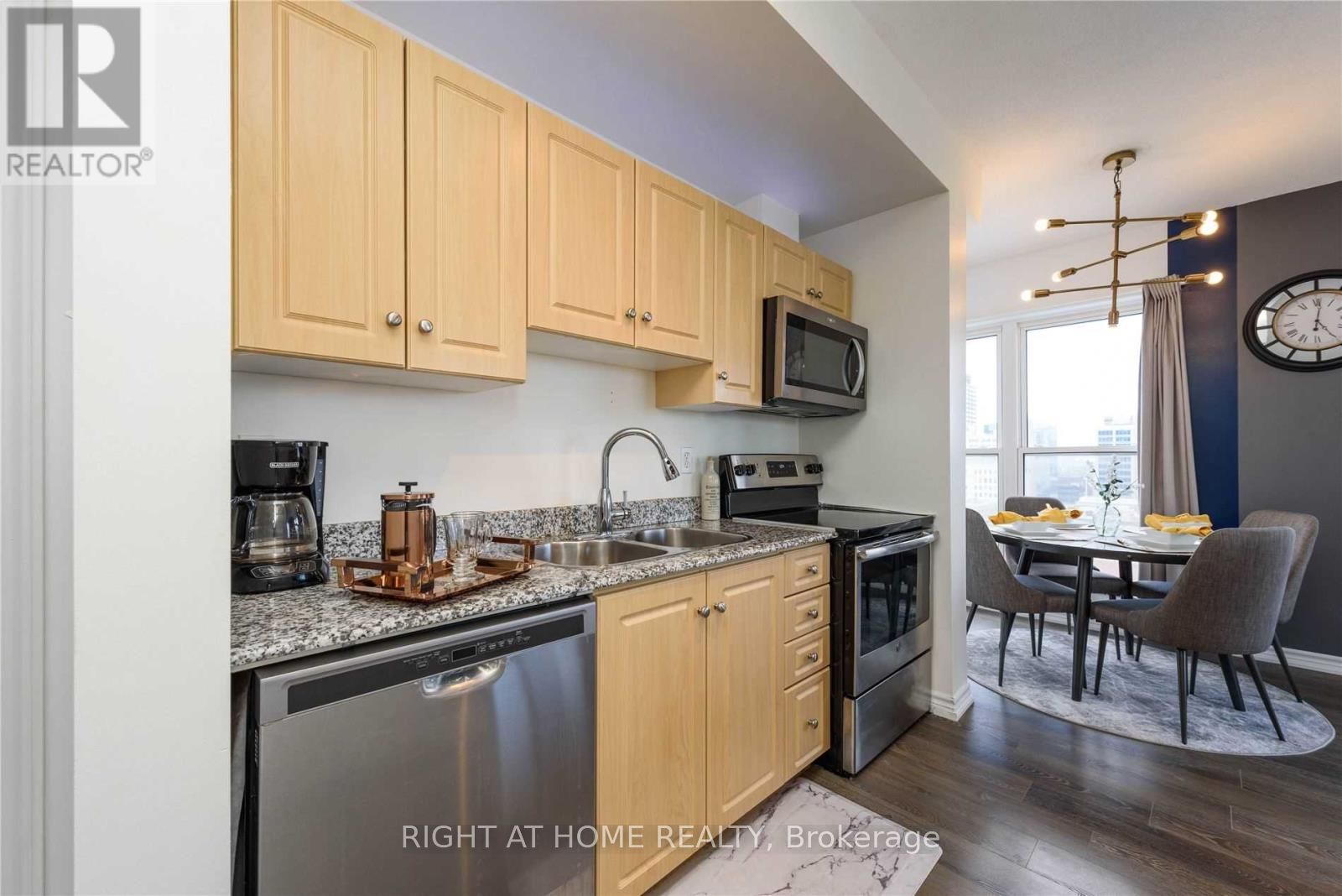 135 James Street S 1102, Hamilton, ON L8P 2Z6 photo 5