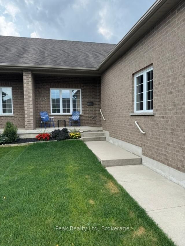 162 Krotz Street E, North Perth, ON N4W 0E2 photo 2
