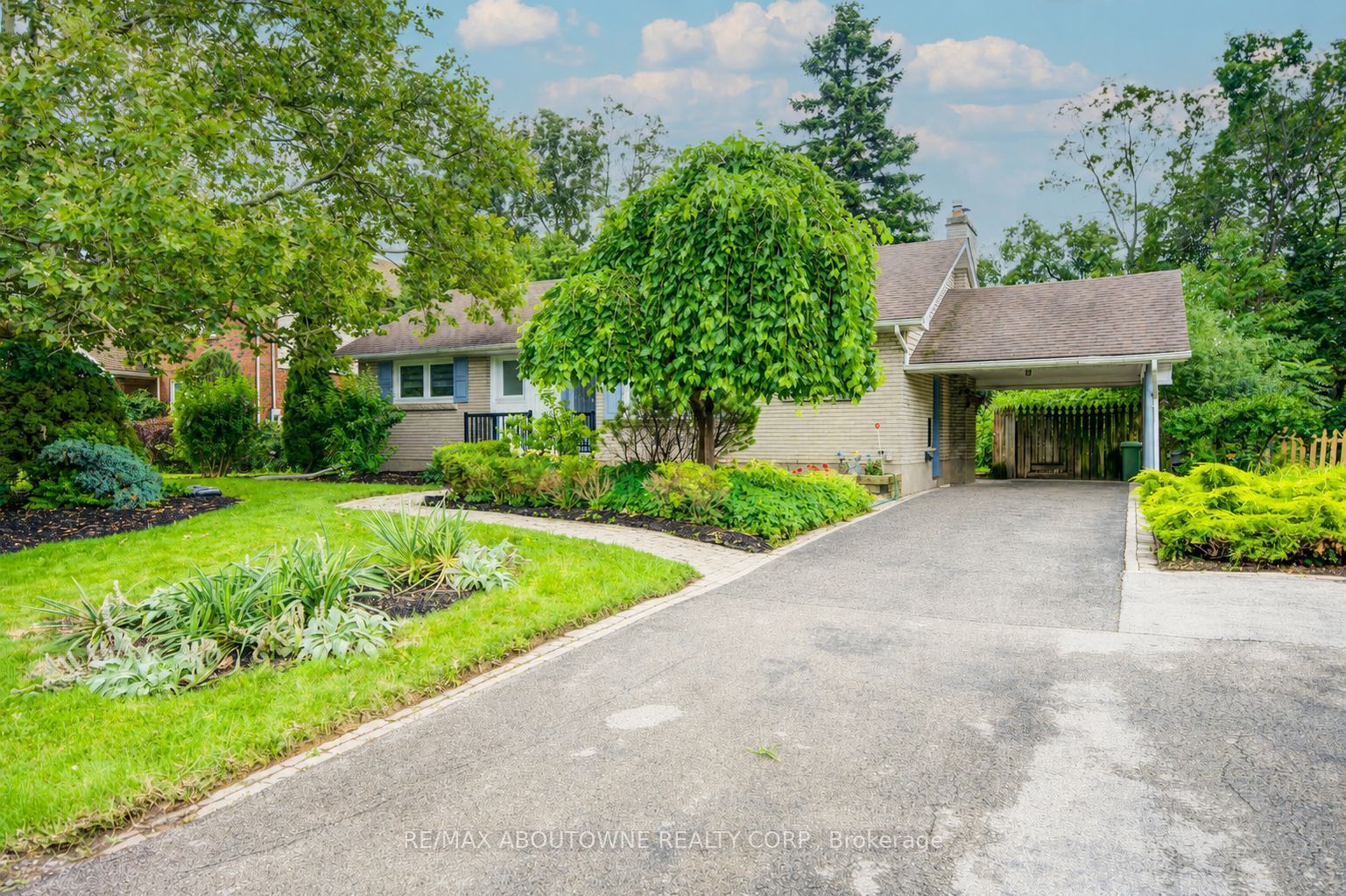30 Dale Avenue, Hamilton, ON L8G 3L9