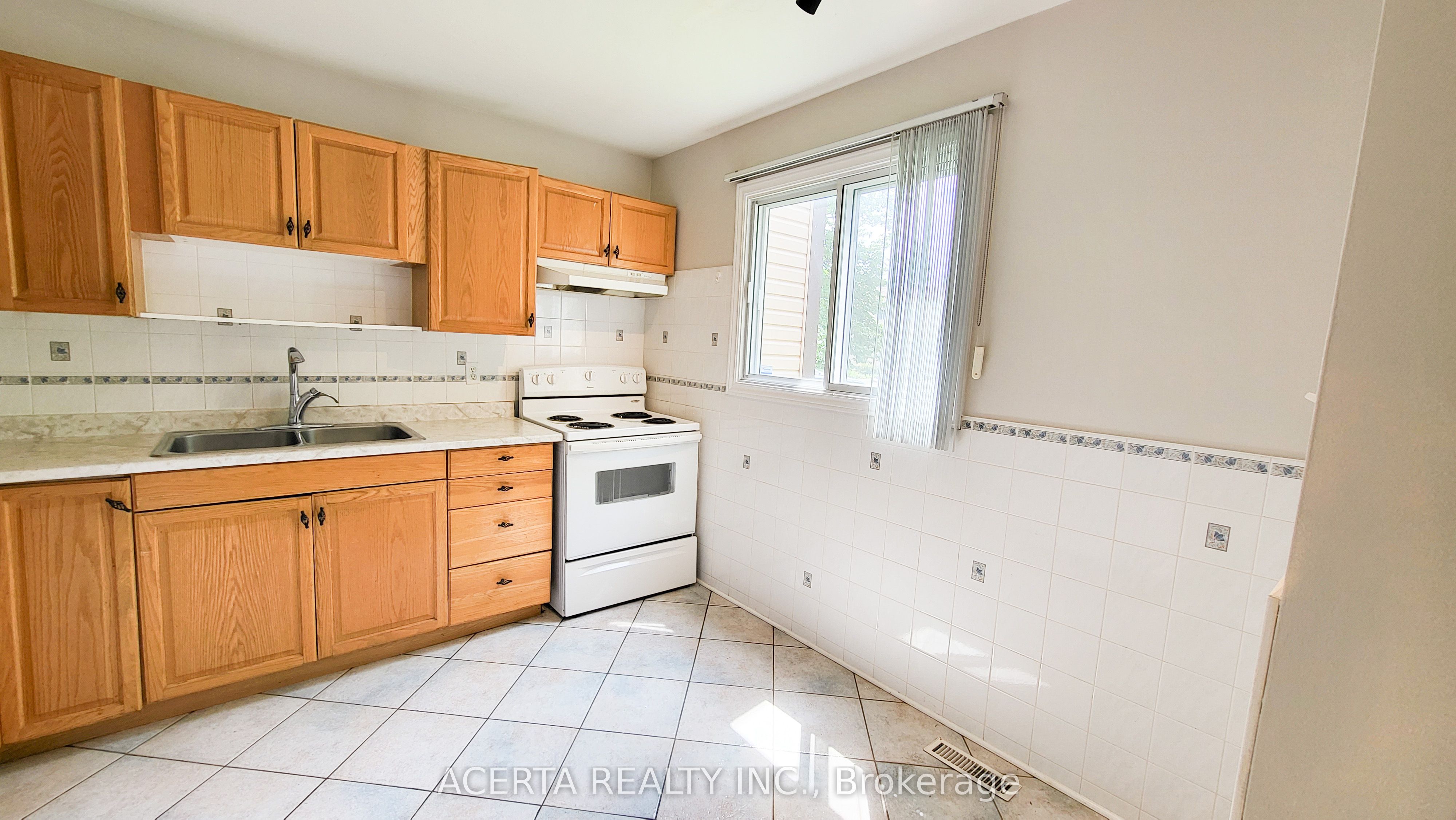 249 TEAL Crescent, Orleans - Cumberland and Area, ON K1E 2C3 photo 3