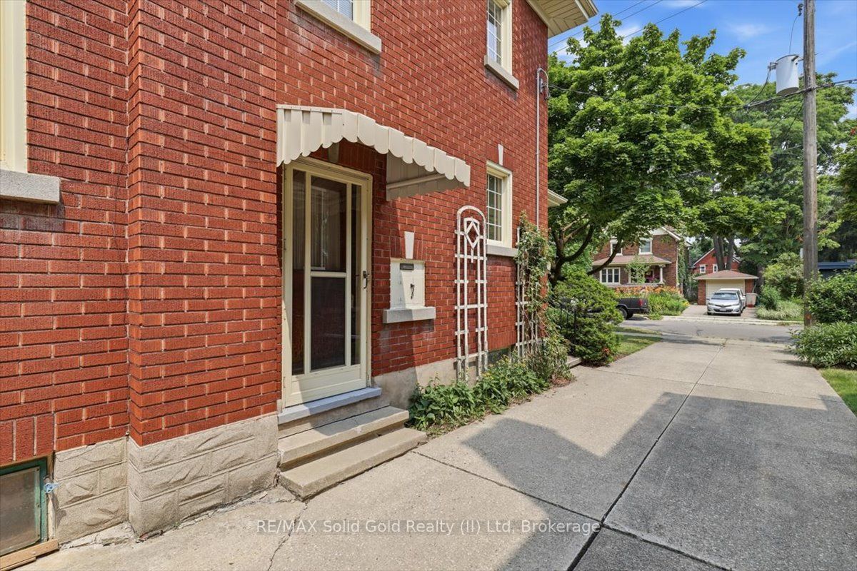 111 Filbert Street, Kitchener, ON N2H 1Y3 photo 4