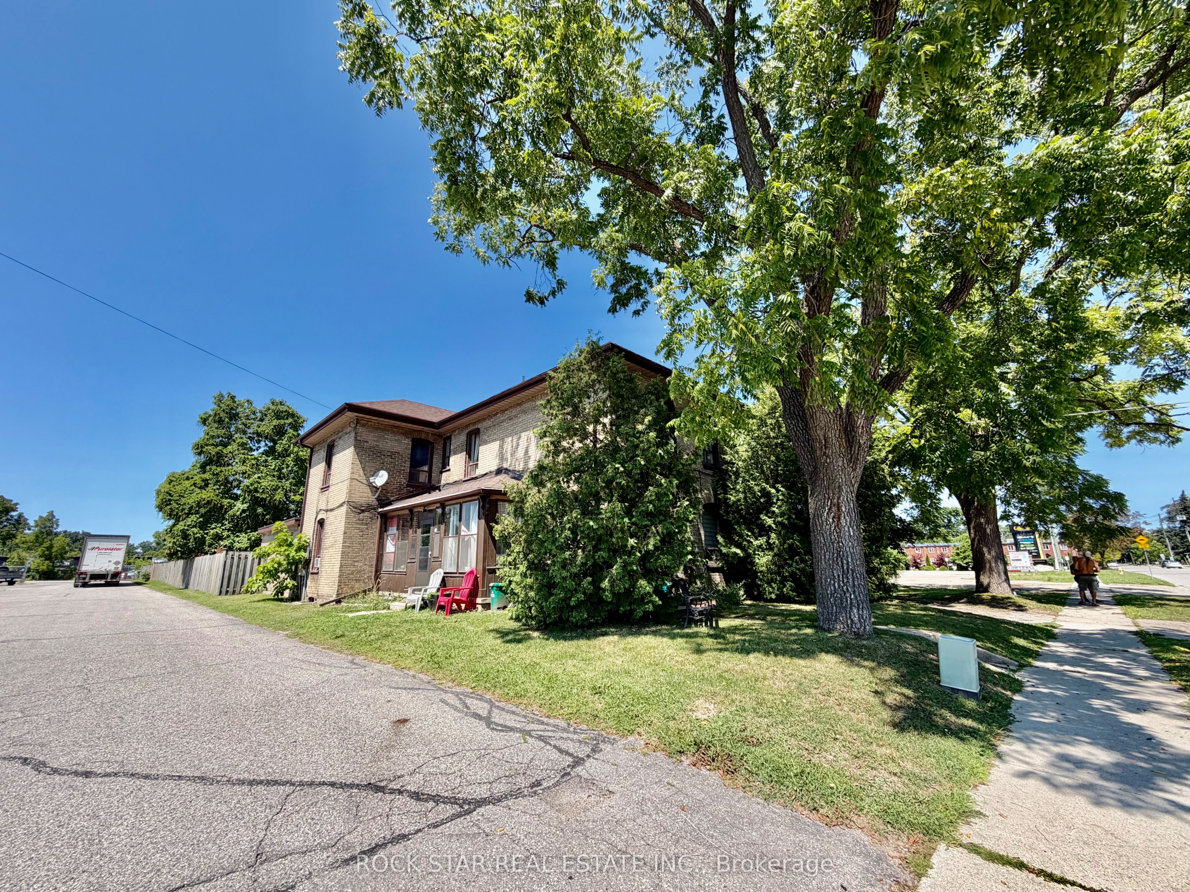 135 Sherwood Drive, Brantford, ON N3T 1N8 photo 2