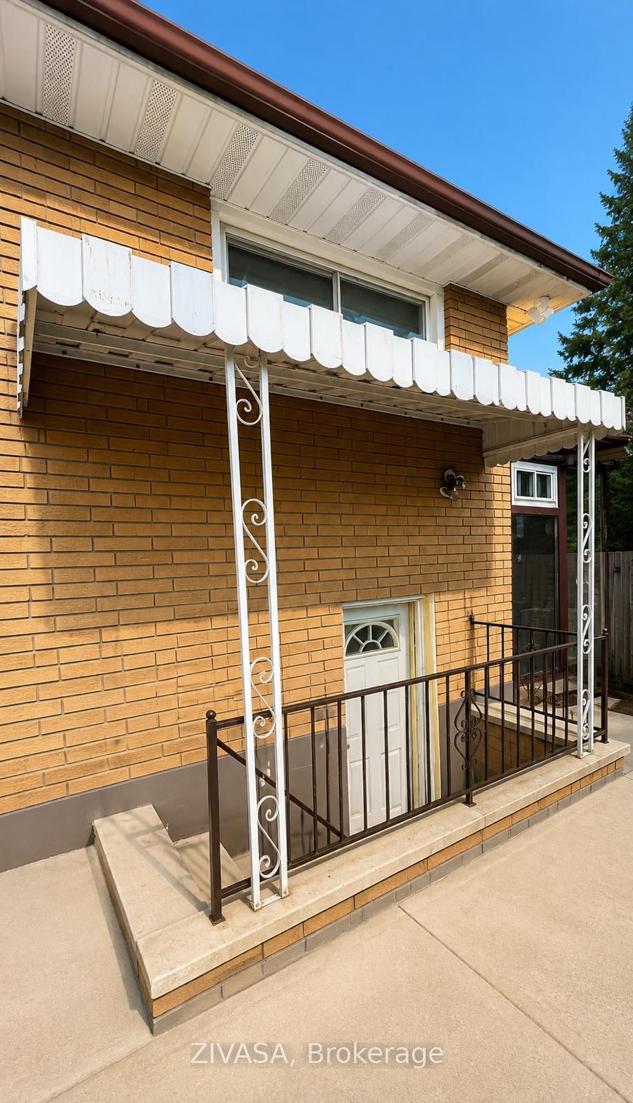 94 Victor Boulevard, Hamilton, ON L9A 2V4 photo 3