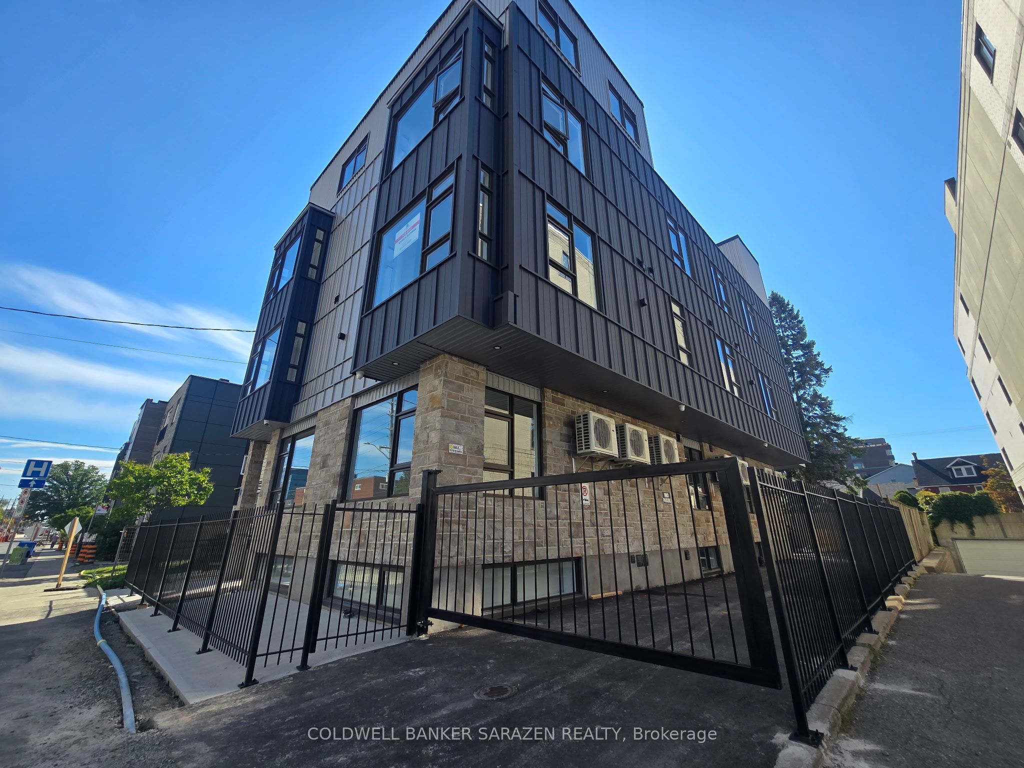 10 MCARTHUR Avenue 301, Vanier and Kingsview Park, ON K1L 6R2