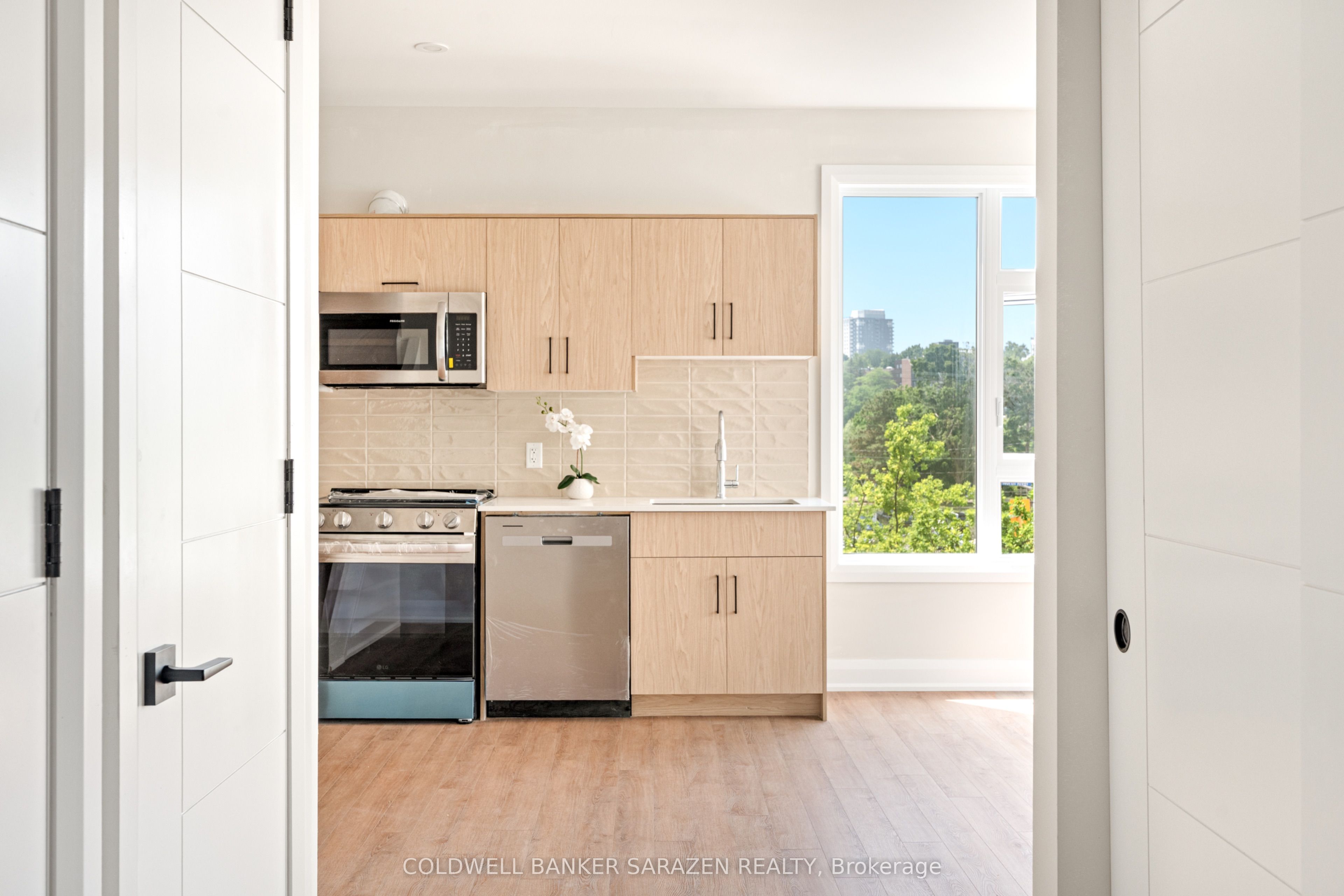 10 MCARTHUR Avenue 301, Vanier and Kingsview Park, ON K1L 6R2 photo 4