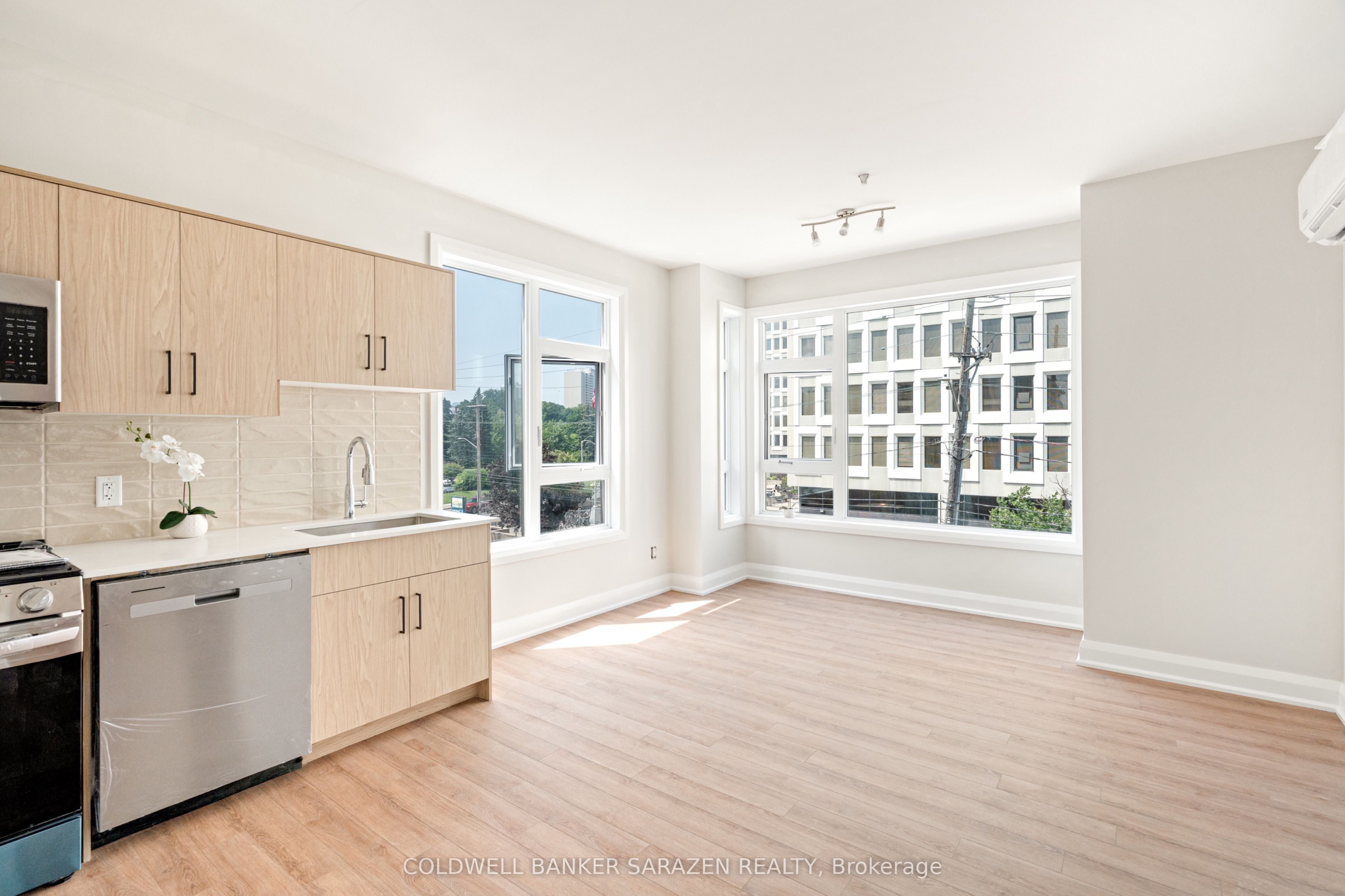 10 MCARTHUR Avenue 301, Vanier and Kingsview Park, ON K1L 6R2 photo 5