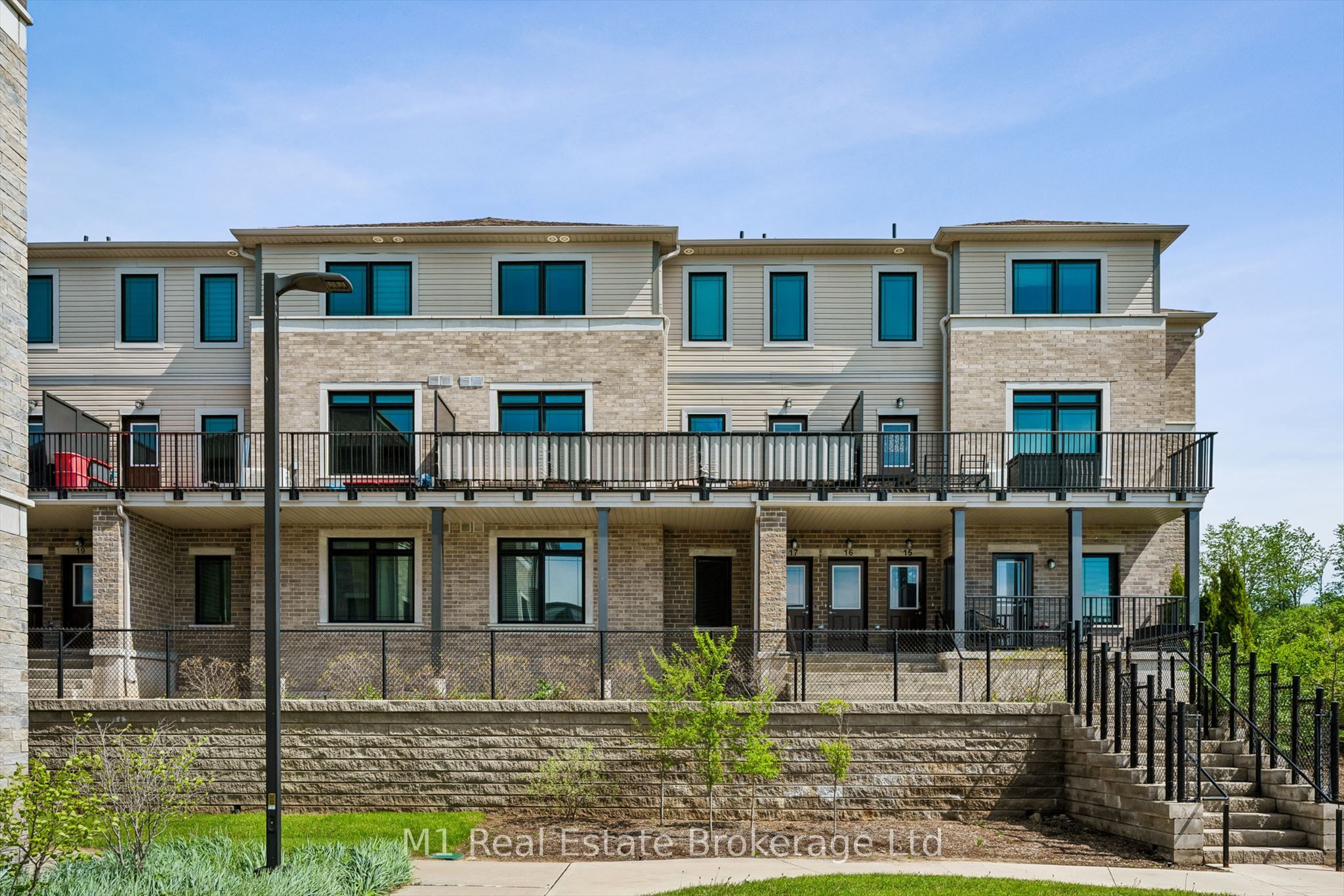107 Westra Drive 17, Guelph/Eramosa, ON N1K 0A5 photo 2