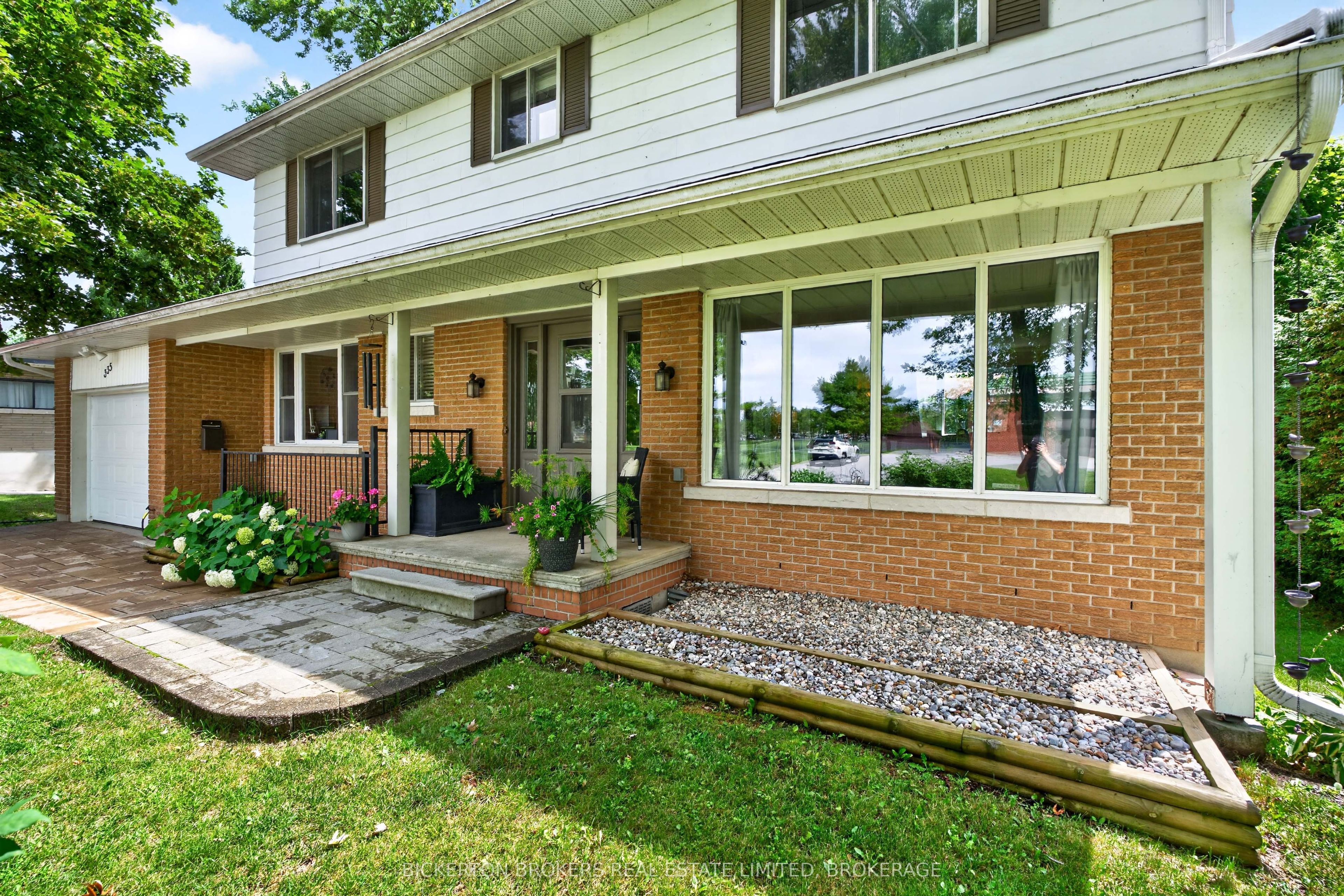 335 Elizabeth Drive, Gananoque, ON K7G 1P6 photo 3