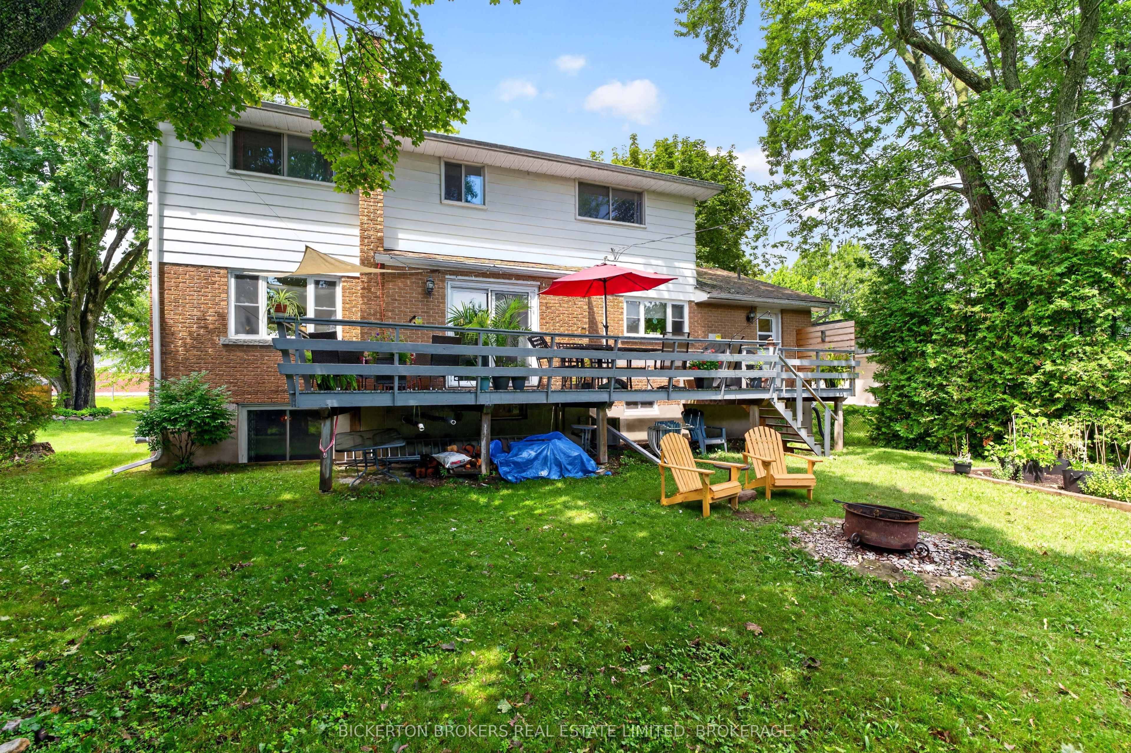 335 Elizabeth Drive, Gananoque, ON K7G 1P6 photo 4