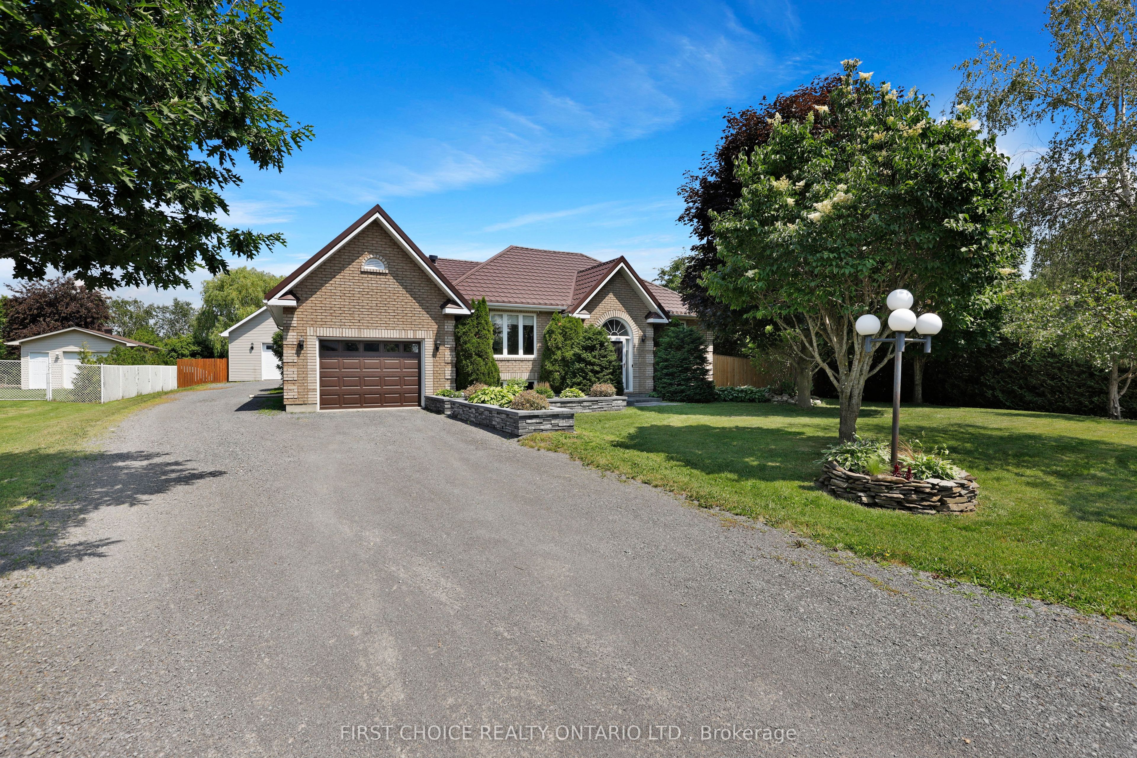5857 Trudeau Avenue, Orleans - Cumberland and Area, ON K0A 3H0 photo 2