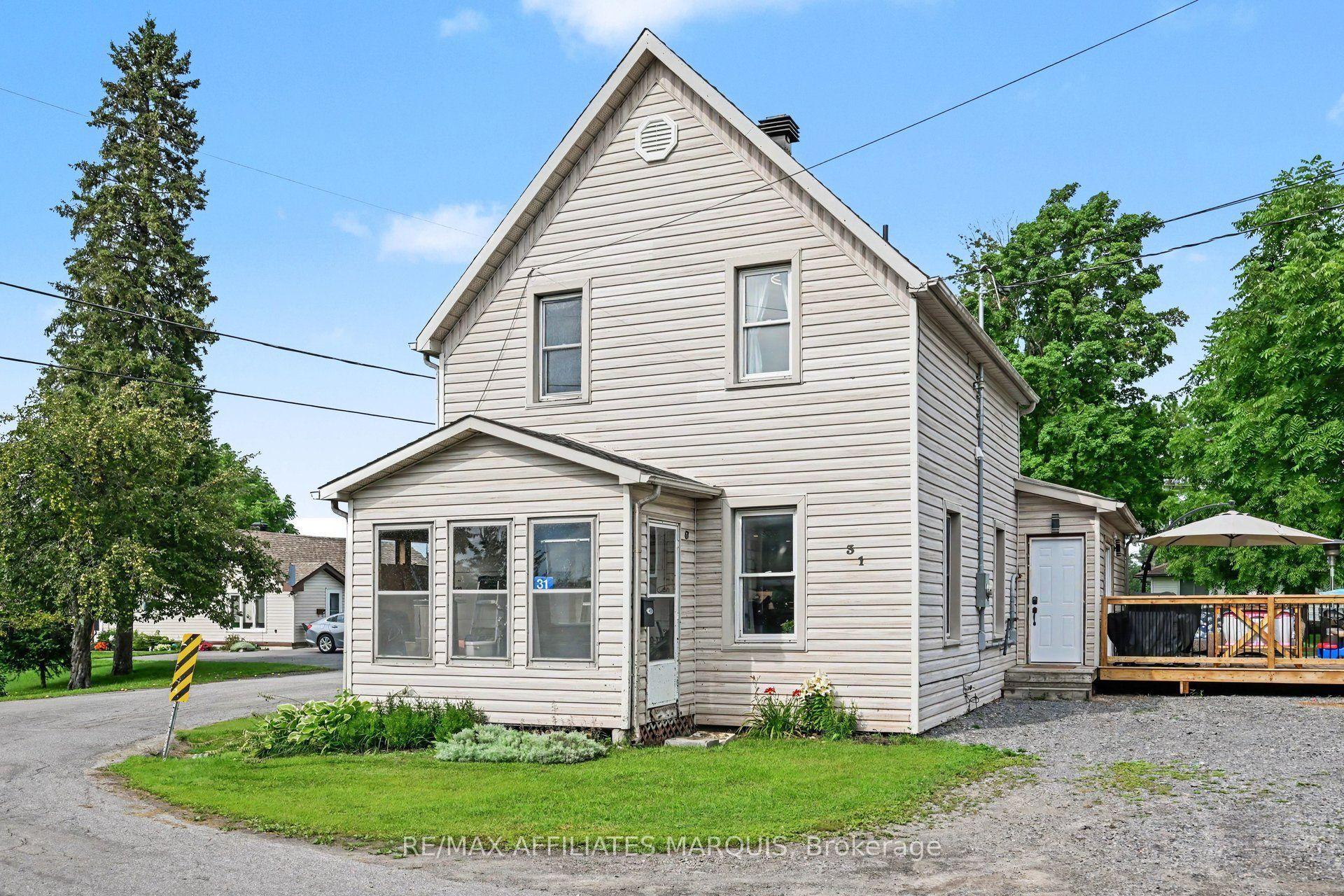 31 Minto Avenue, Montague, ON K7A 2X8