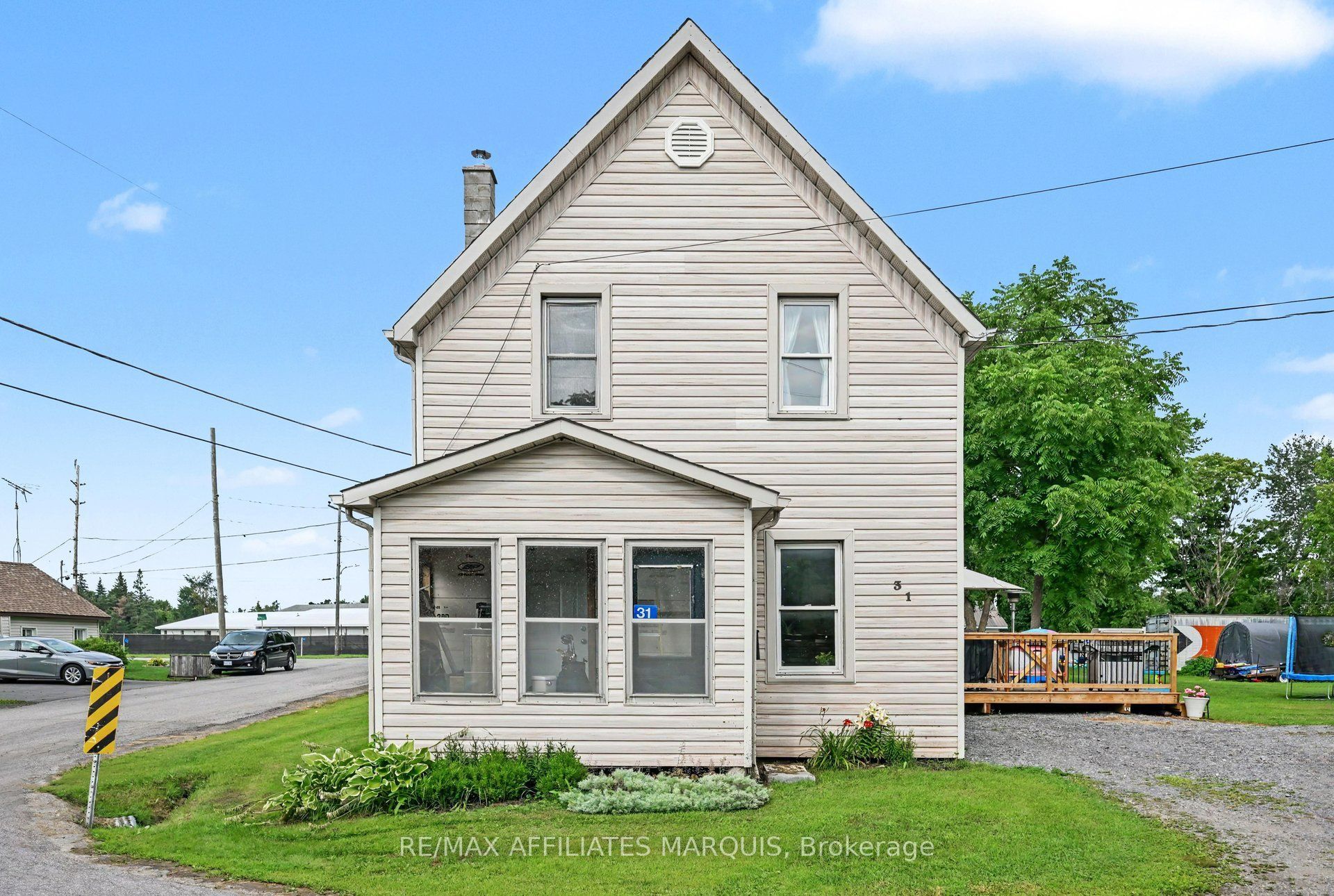 31 Minto Avenue, Montague, ON K7A 2X8 photo 2
