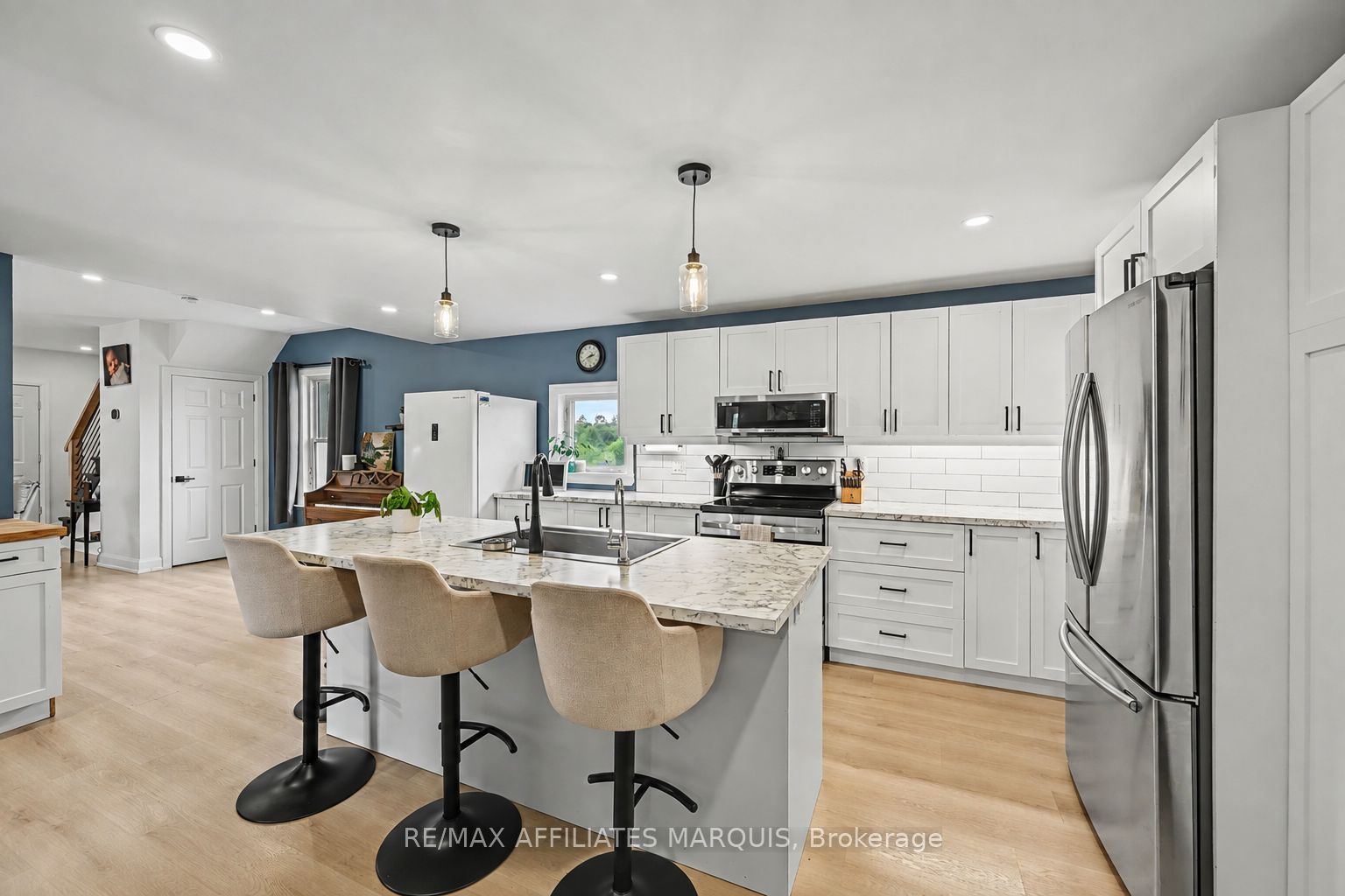 31 Minto Avenue, Montague, ON K7A 2X8 photo 3