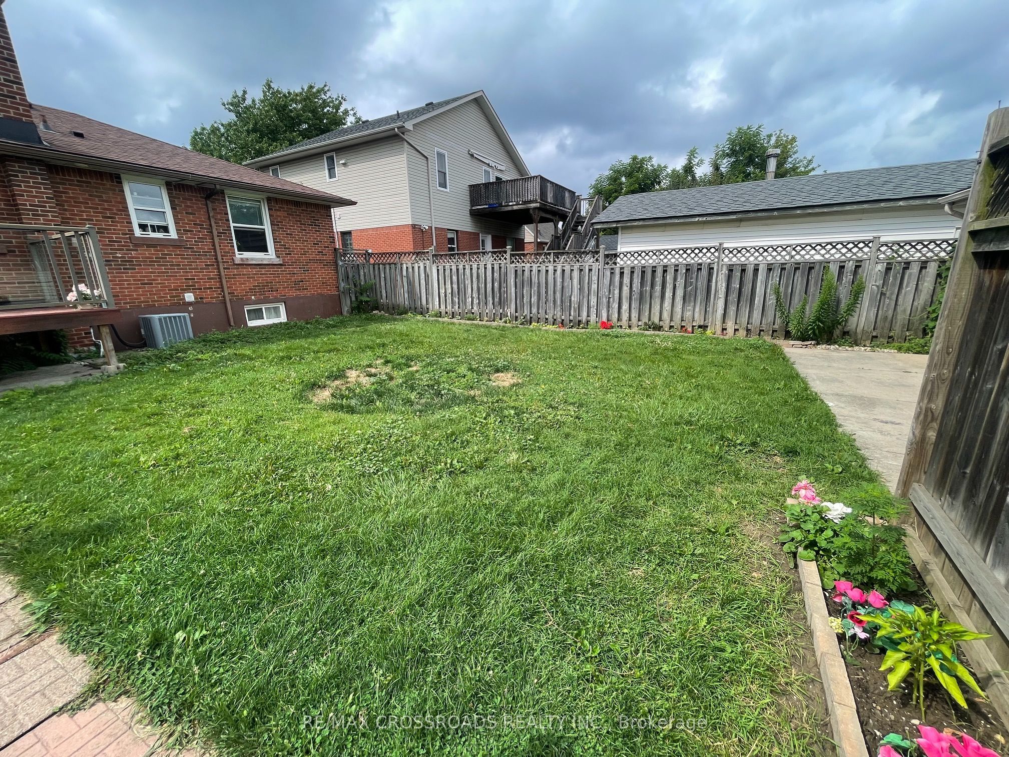 493 Upper Gage Avenue main, Hamilton, ON L8V 4J2 photo 2