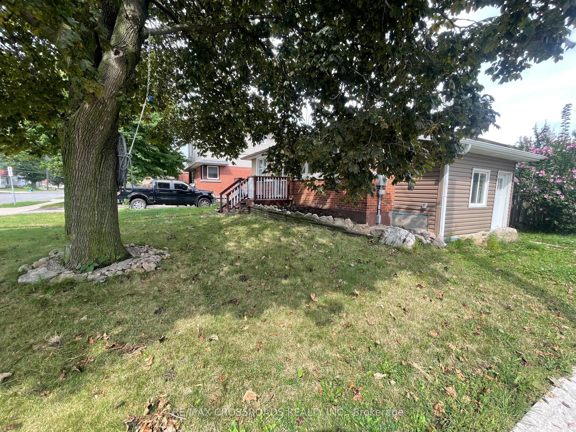 493 Upper Gage Avenue main, Hamilton, ON L8V 4J2 photo 4