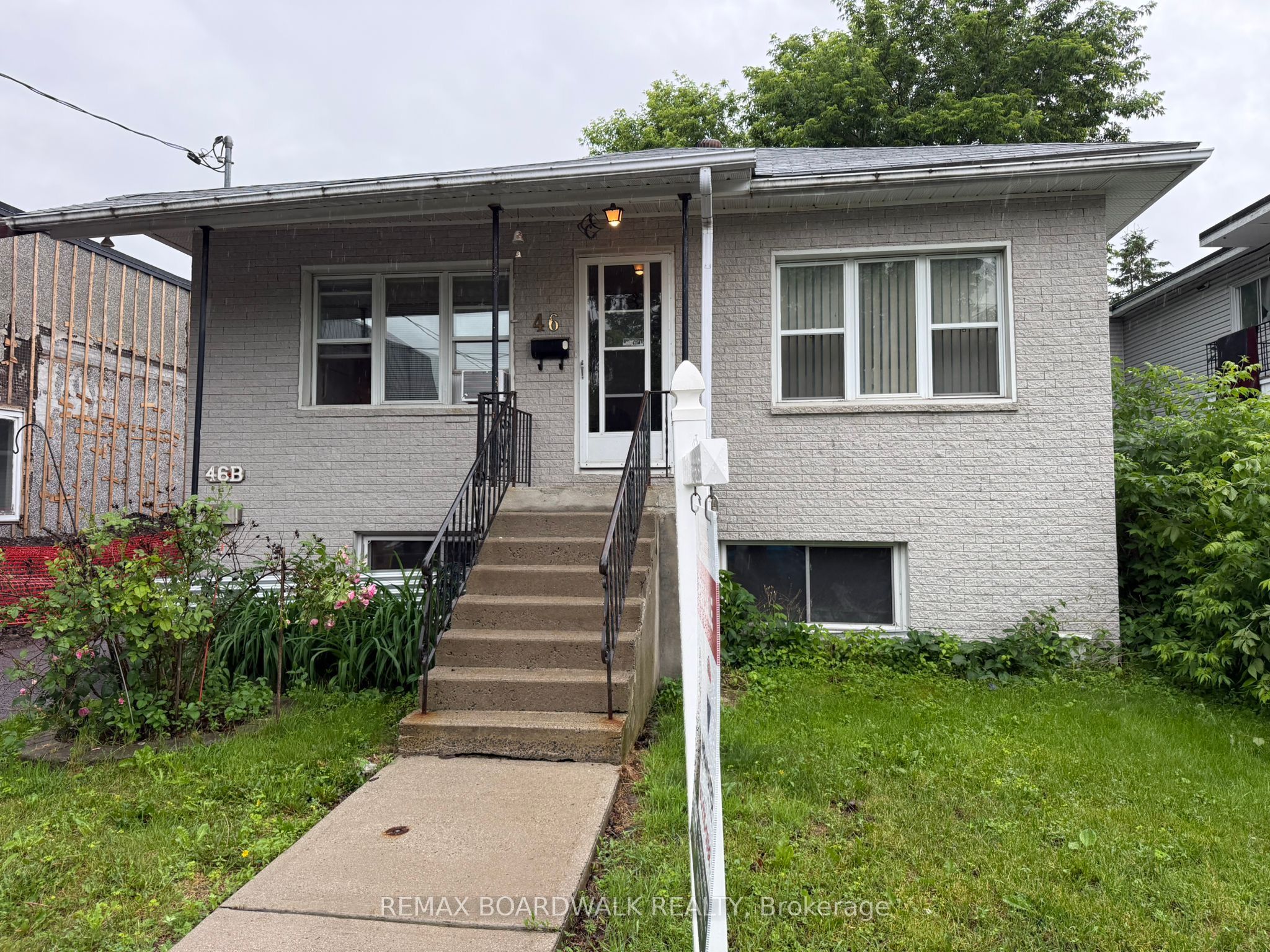 46 Jolliet Avenue, Vanier and Kingsview Park, ON K1L 5H5
