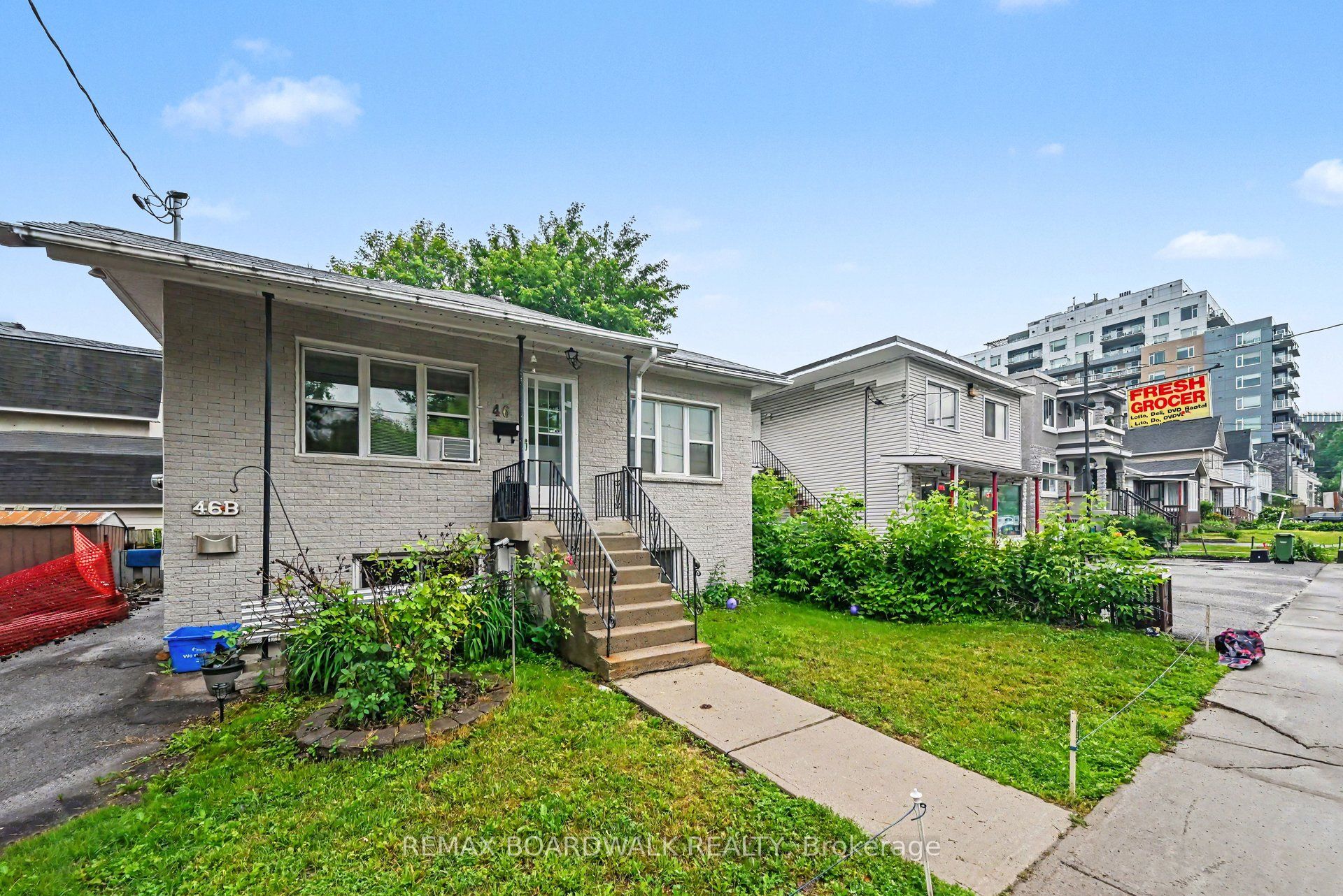 46 Jolliet Avenue, Vanier and Kingsview Park, ON K1L 5H5 photo 2