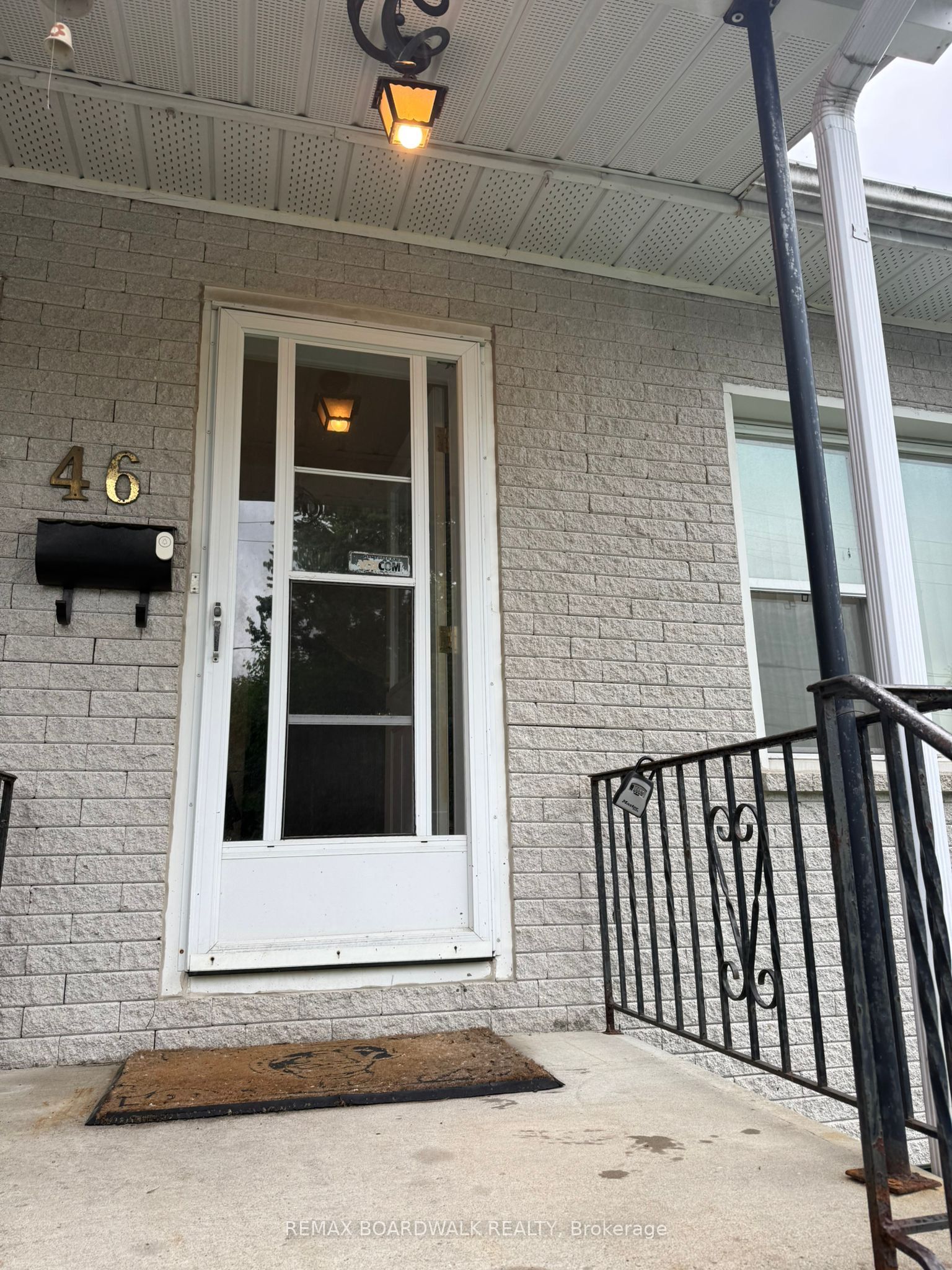 46 Jolliet Avenue, Vanier and Kingsview Park, ON K1L 5H5 photo 4