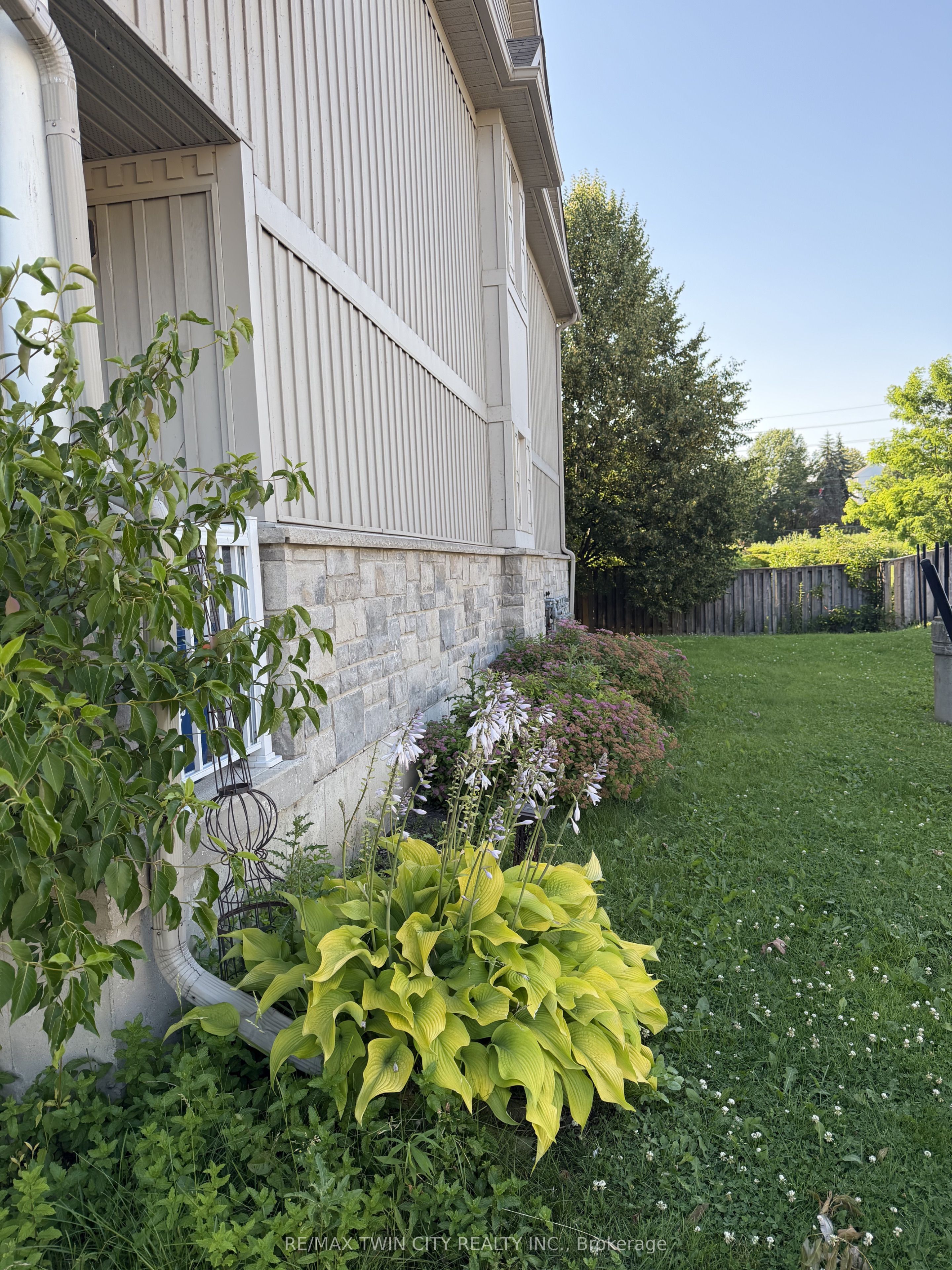 20 David Bergey Drive A8, Kitchener, ON N2E 0B1 photo 2