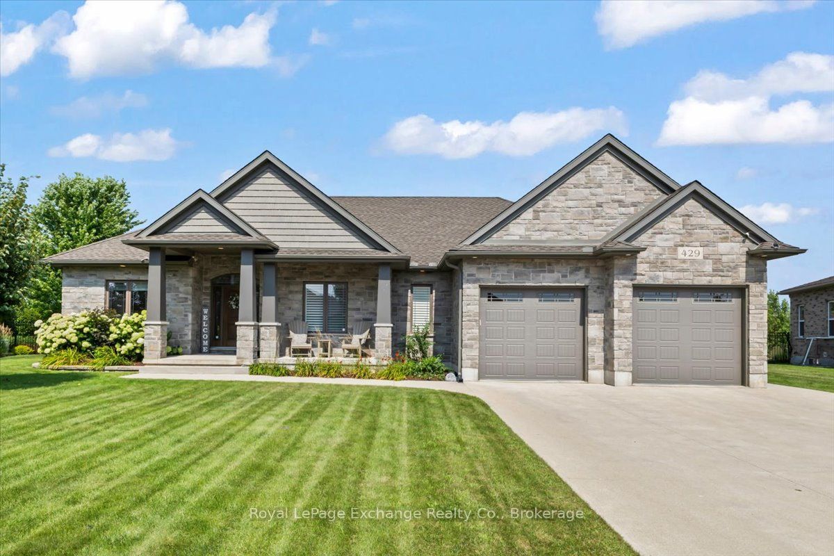 429 Mccullough Crescent, Kincardine, ON N2Z 0A8 photo 2