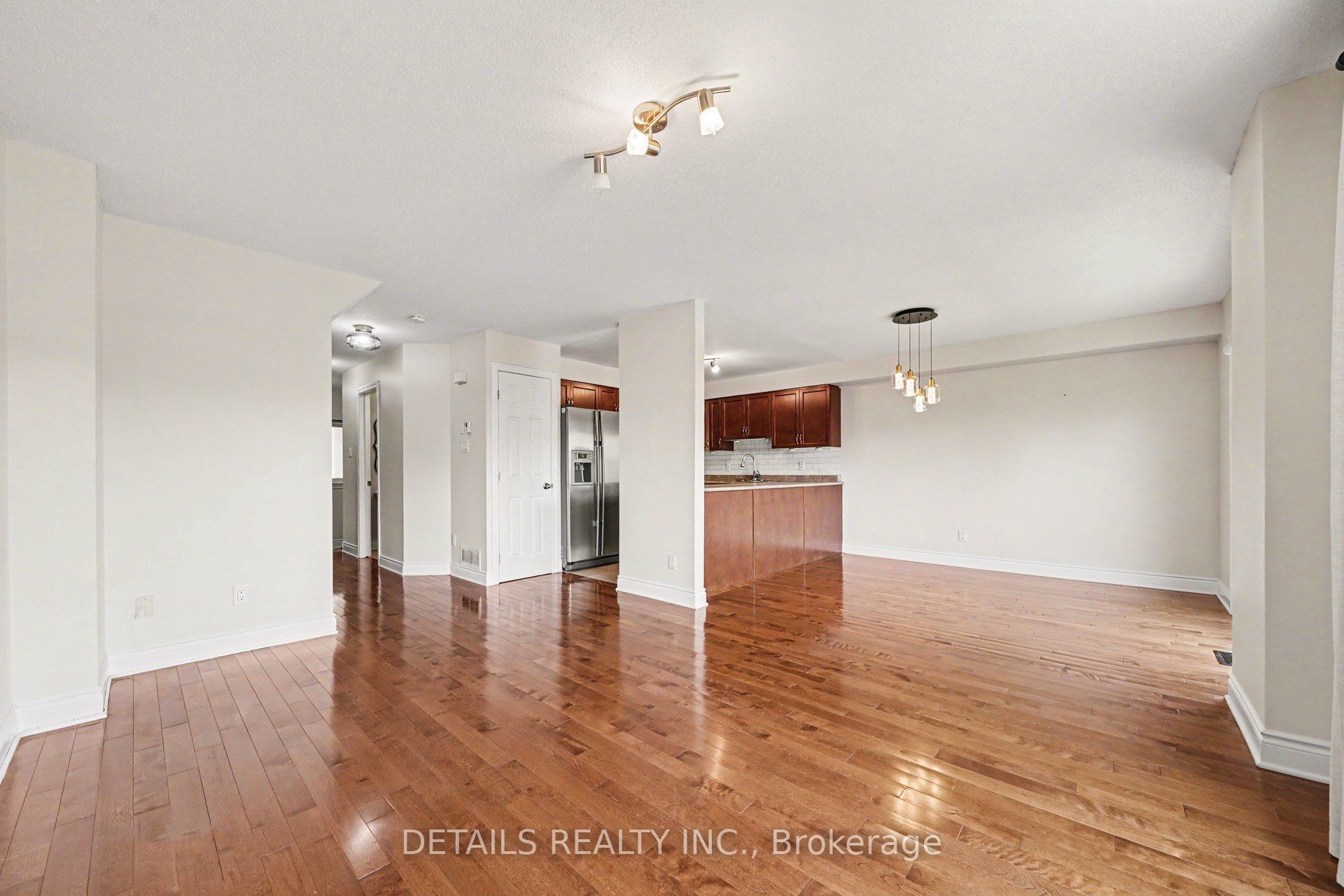 261 Parkin Circle, Blossom Park - Airport and Area, ON K1T 4G8 photo 3