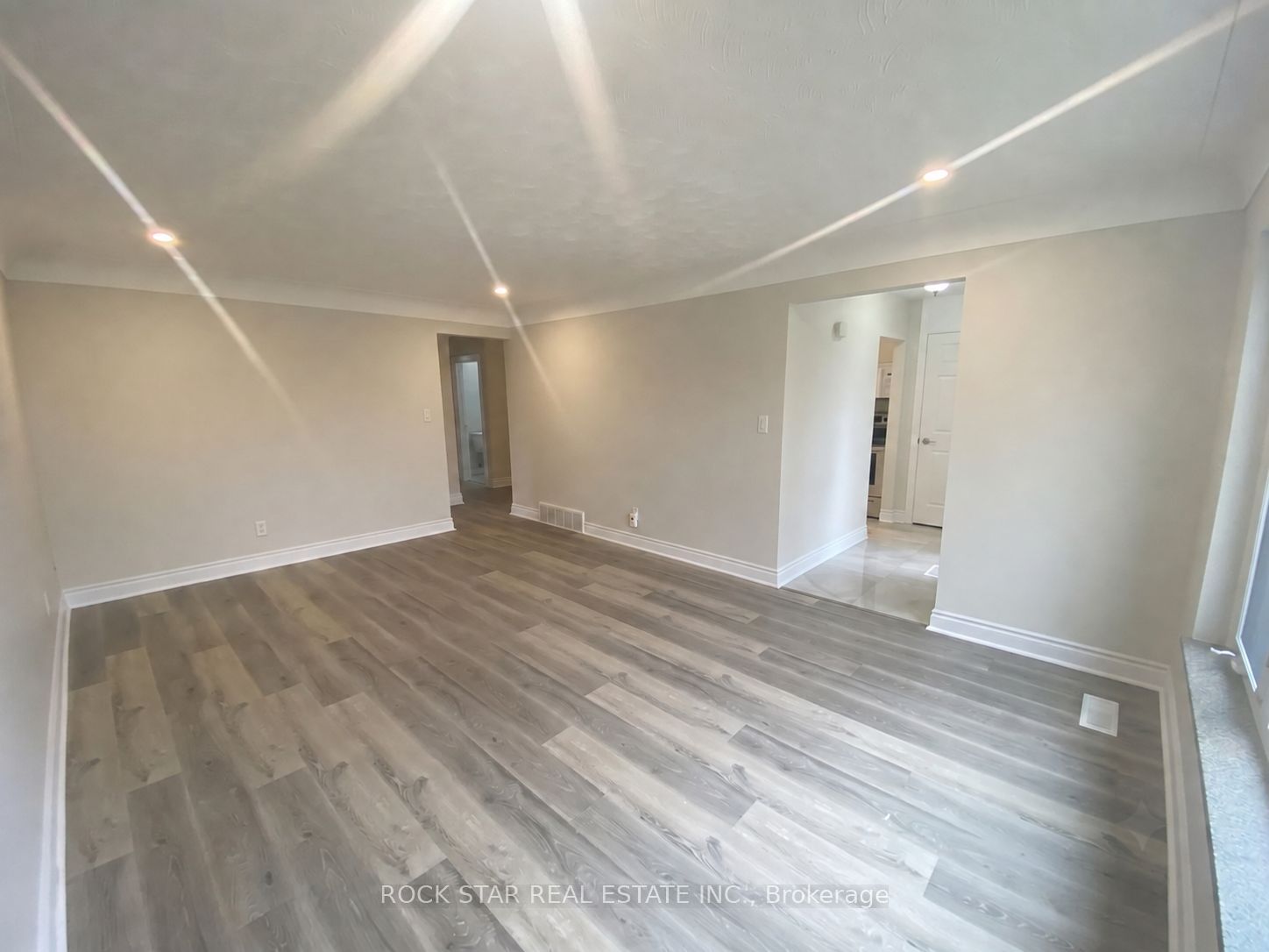 227 Fernwood Crescent Main, Hamilton, ON L8T 3L7 photo 5