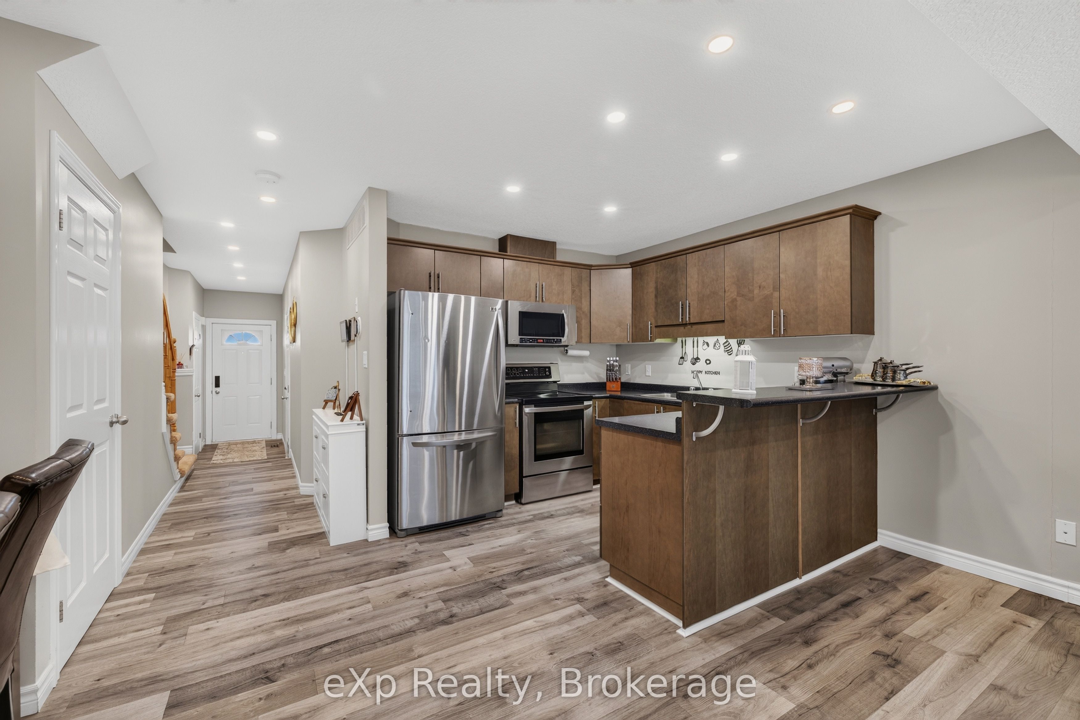 975 Strasburg Road 4, Kitchener, ON N2E 0A8 photo 3