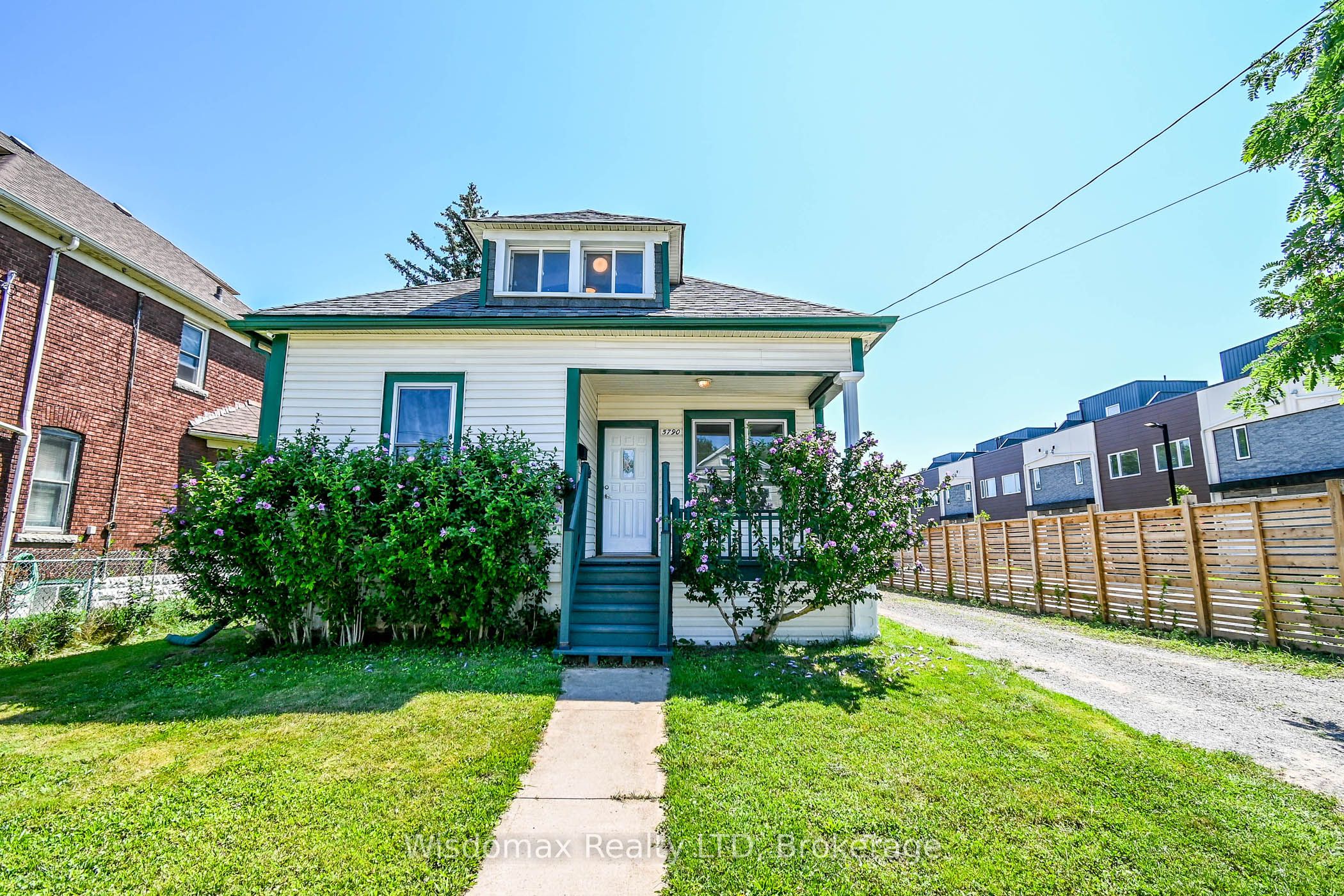 5790 ROBINSON Street, Niagara Falls, ON L2G 2B2