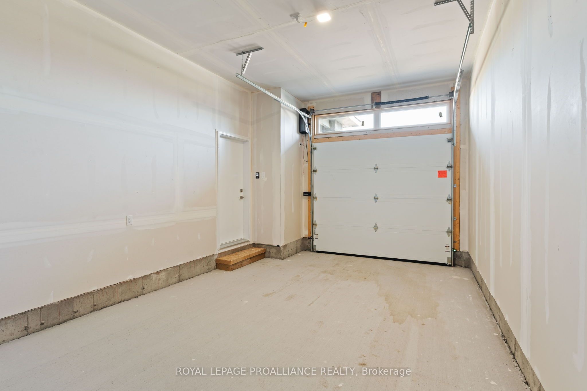 1086 Moore Street, Brockville, ON K6V 0H2 photo 3