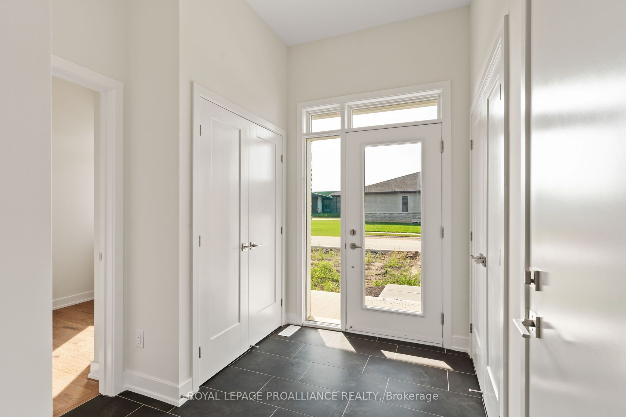 1086 Moore Street, Brockville, ON K6V 0H2 photo 4