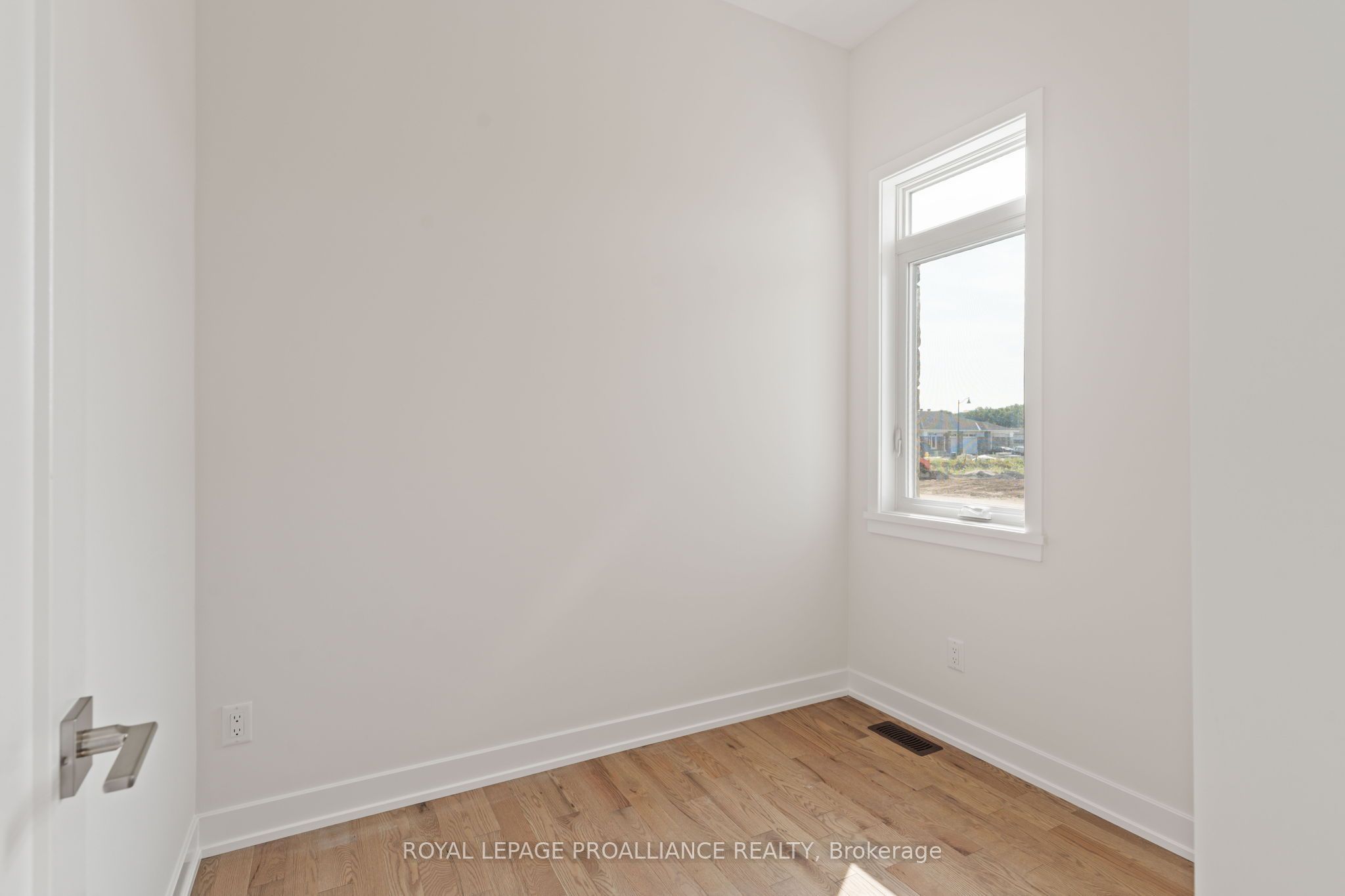 1086 Moore Street, Brockville, ON K6V 0H2 photo 5