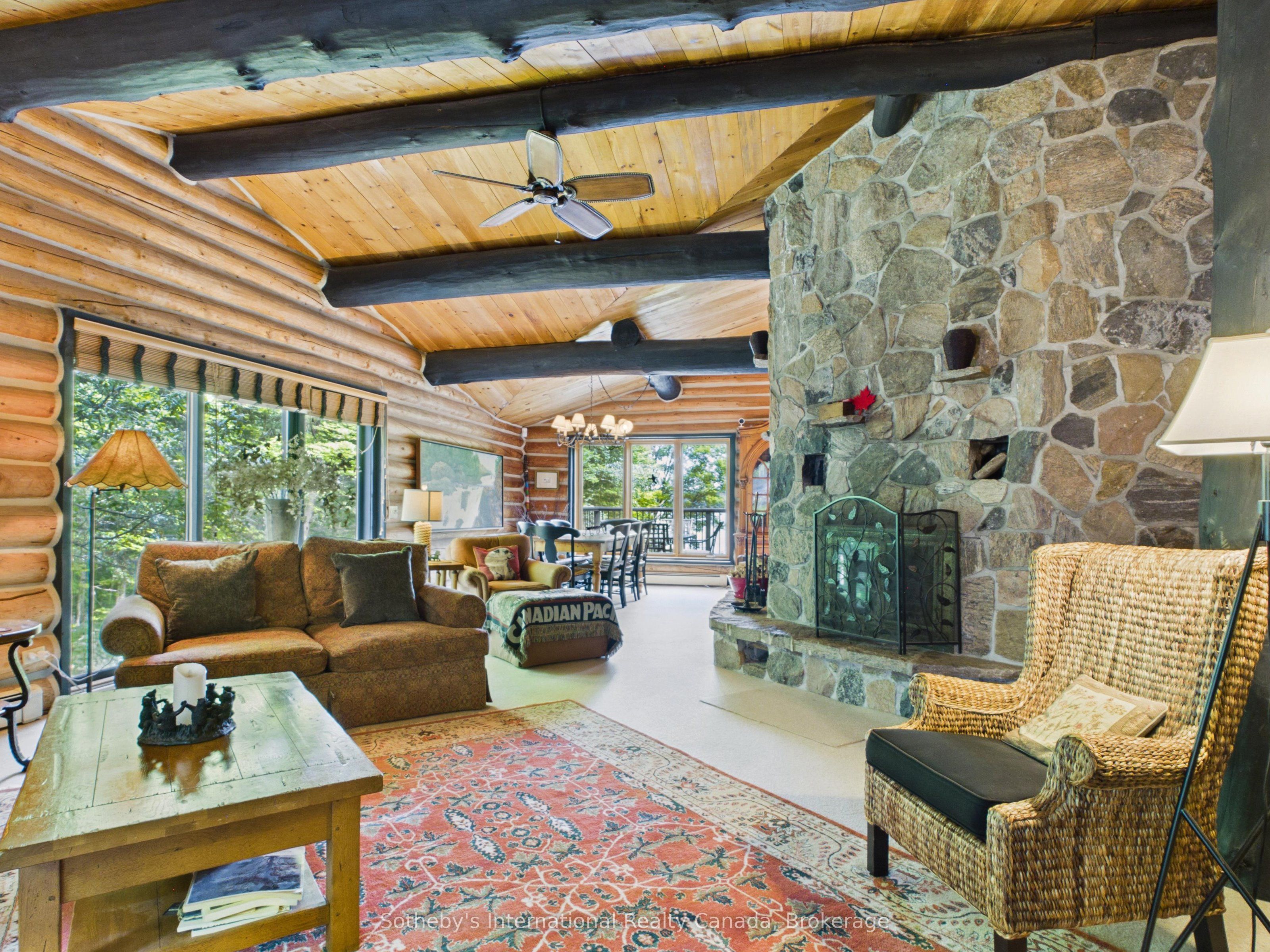 1054 Hilltop Crescent, Lake of Bays, ON P0A 1H0 photo 2