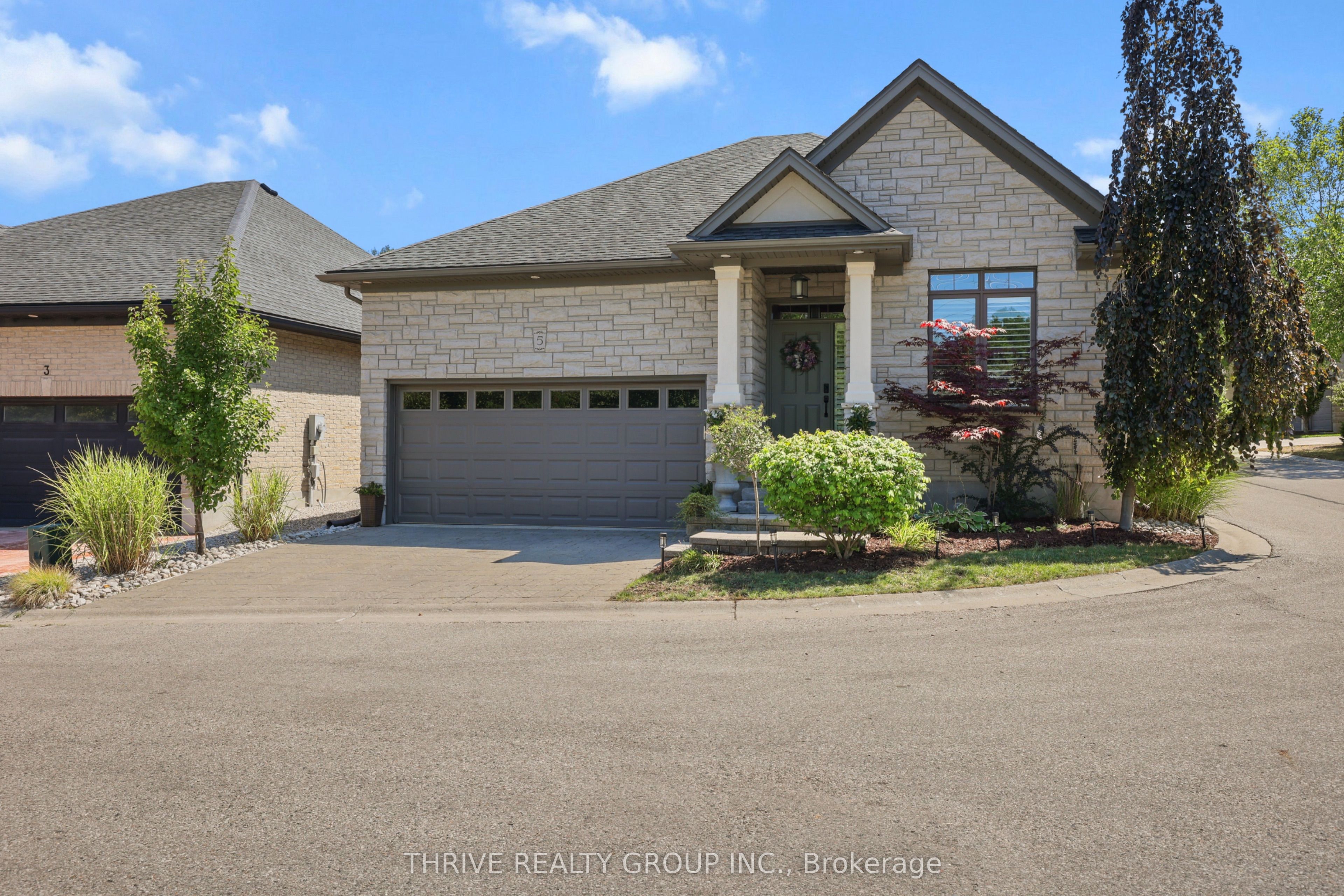 696 Commissioners Road 5, London South, ON N6K 1B9
